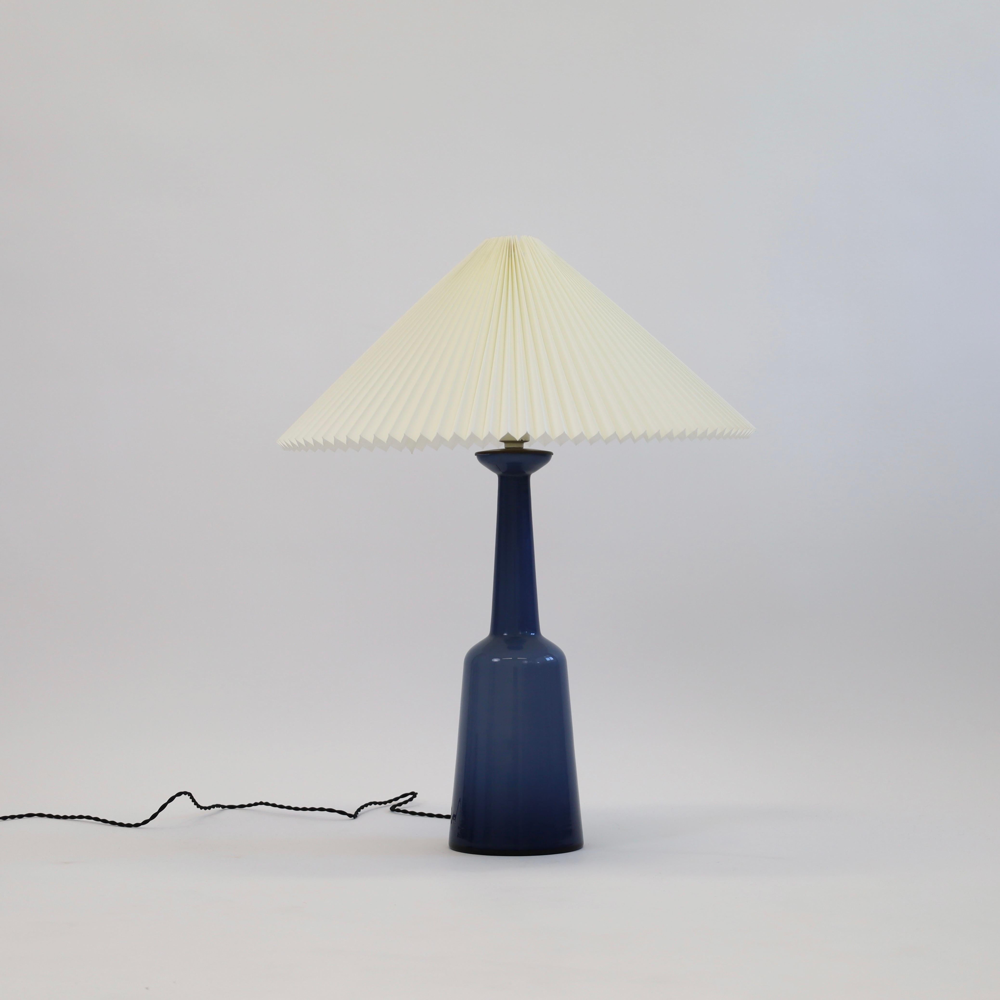 Mid-20th Century A Danish Modern Table Lamp in blue glass by Kastrup Glasvaerk, 1950s, Denmark For Sale