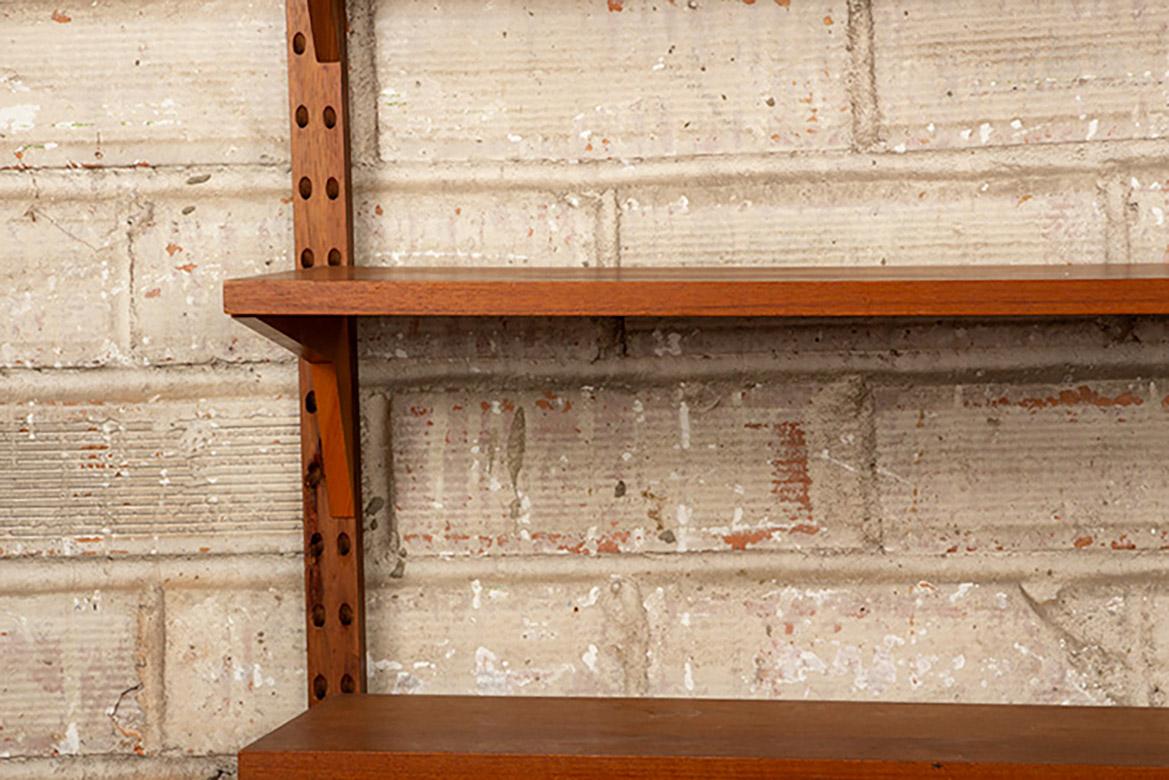 Metà XX secolo A Danish modular teak shelf by Poul Cadovius for Cado 1960. in vendita