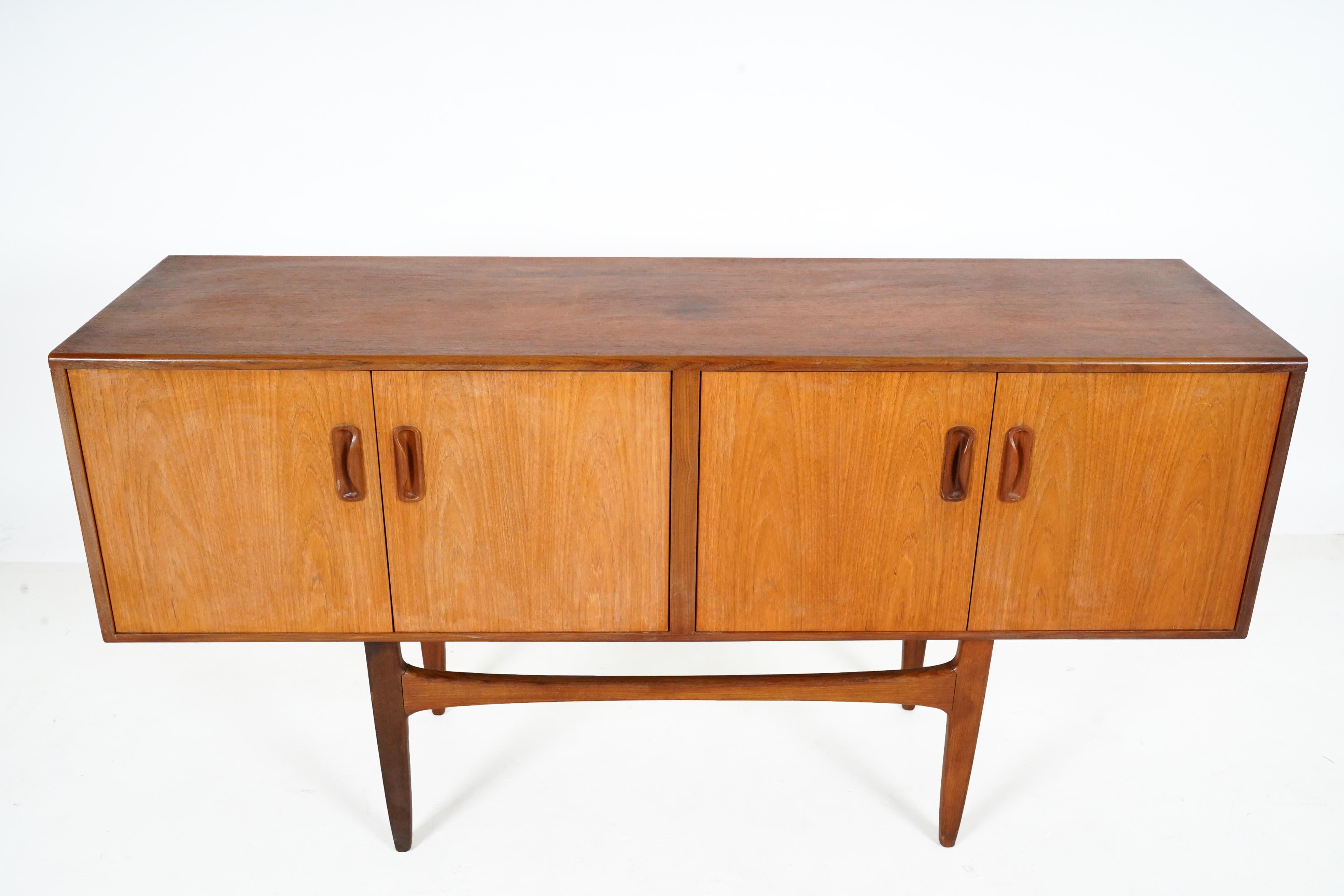 A midcentury Danish oak credenza, circa 1960. This credenza has an elegant and functional design, typical of Scandinavian manufacture. This credenza was constructed from oak wood veneer, which has been carefully selected for understated and uniform