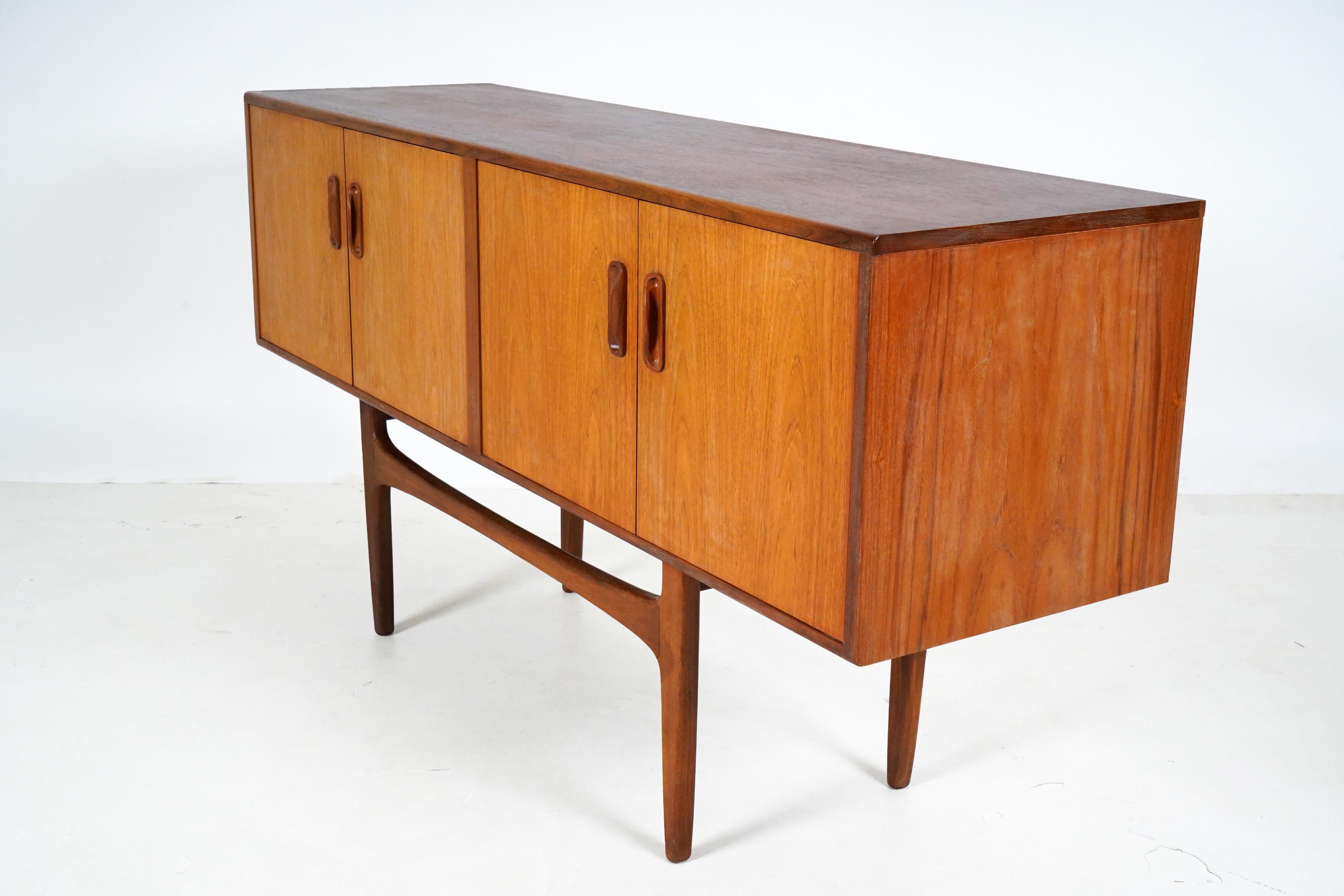 Danish Oak Sideboard In Good Condition In Chicago, IL