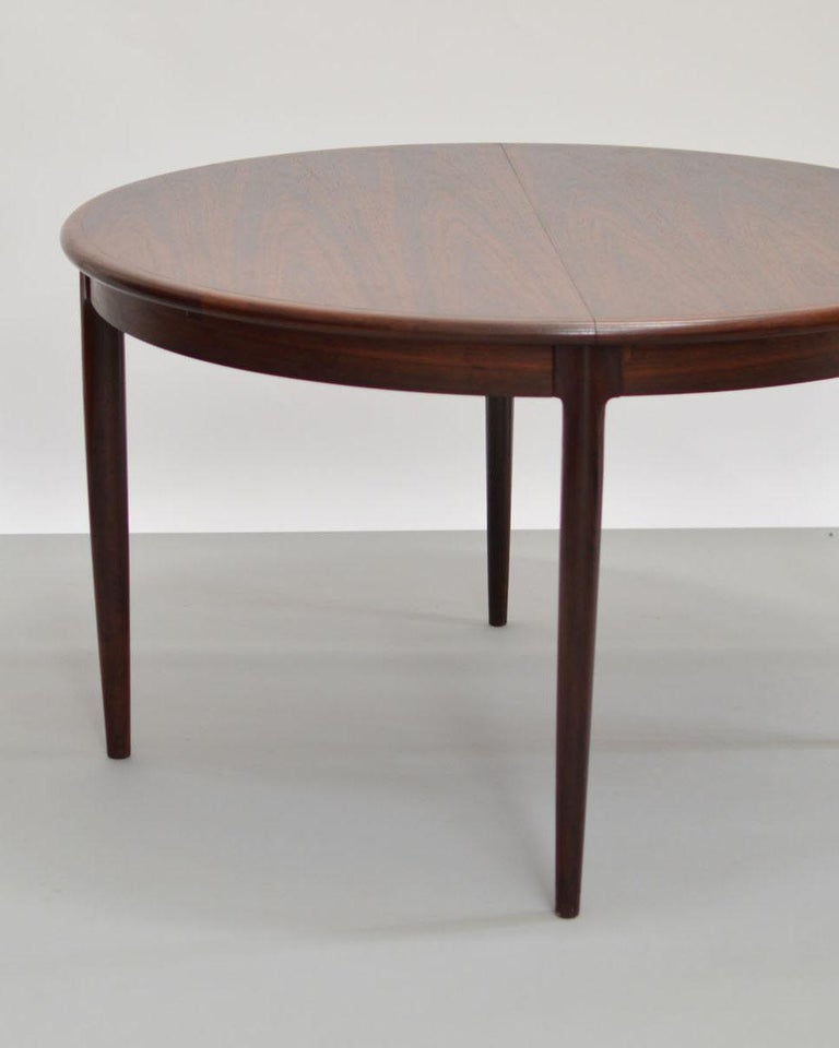 Danish Rosewood Mid-Century Design Extendable Dining Table, c.1960 In Good Condition For Sale In London, GB