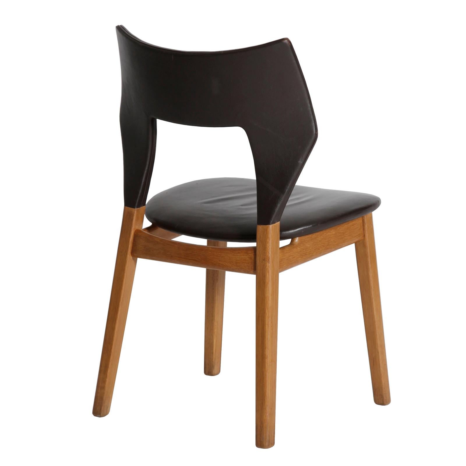 Scandinavian Modern Danish Side Chair in Oak and Leather by Tove & Edvard Kindt-Larsen For Sale