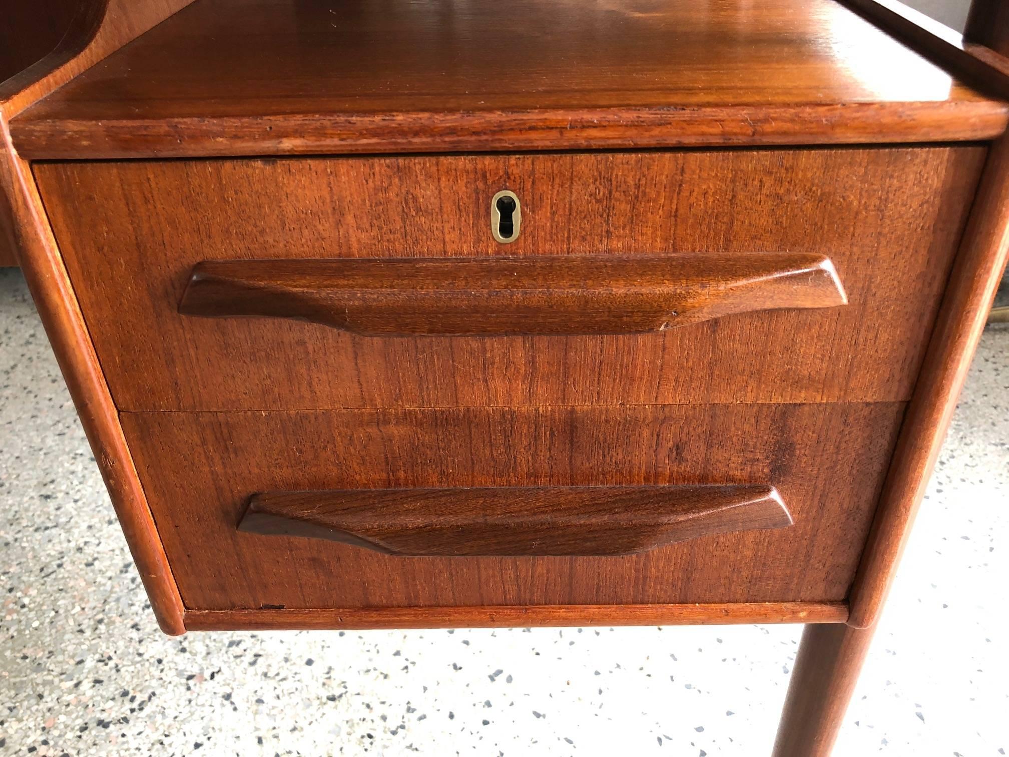 Danish Teak Desk by Pedersen with Floating Top In Good Condition In St.Petersburg, FL