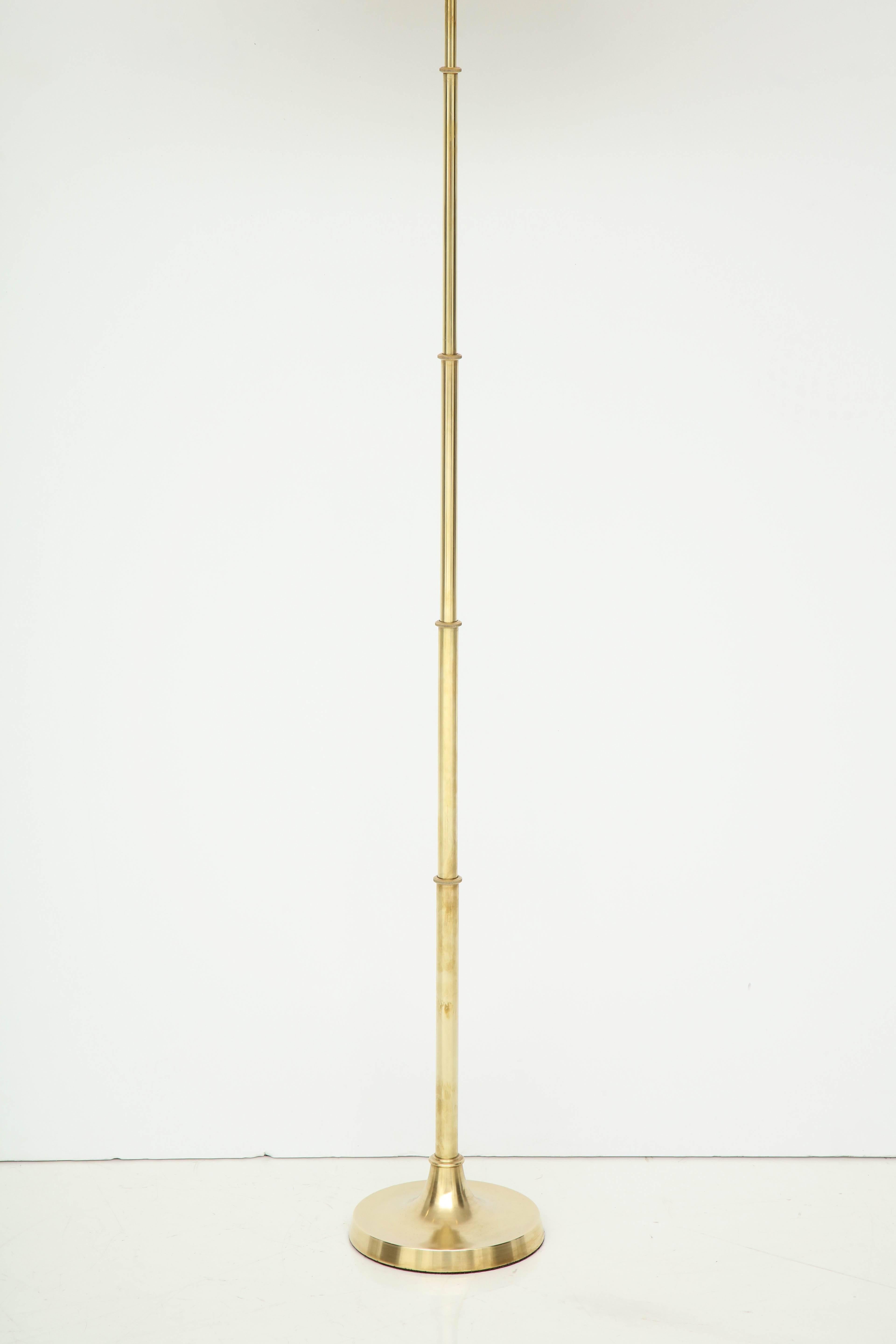 Milieu du XXe siècle Lampe de table ou lampadaire télescopique danoise en laiton, vers les années 1940 en vente