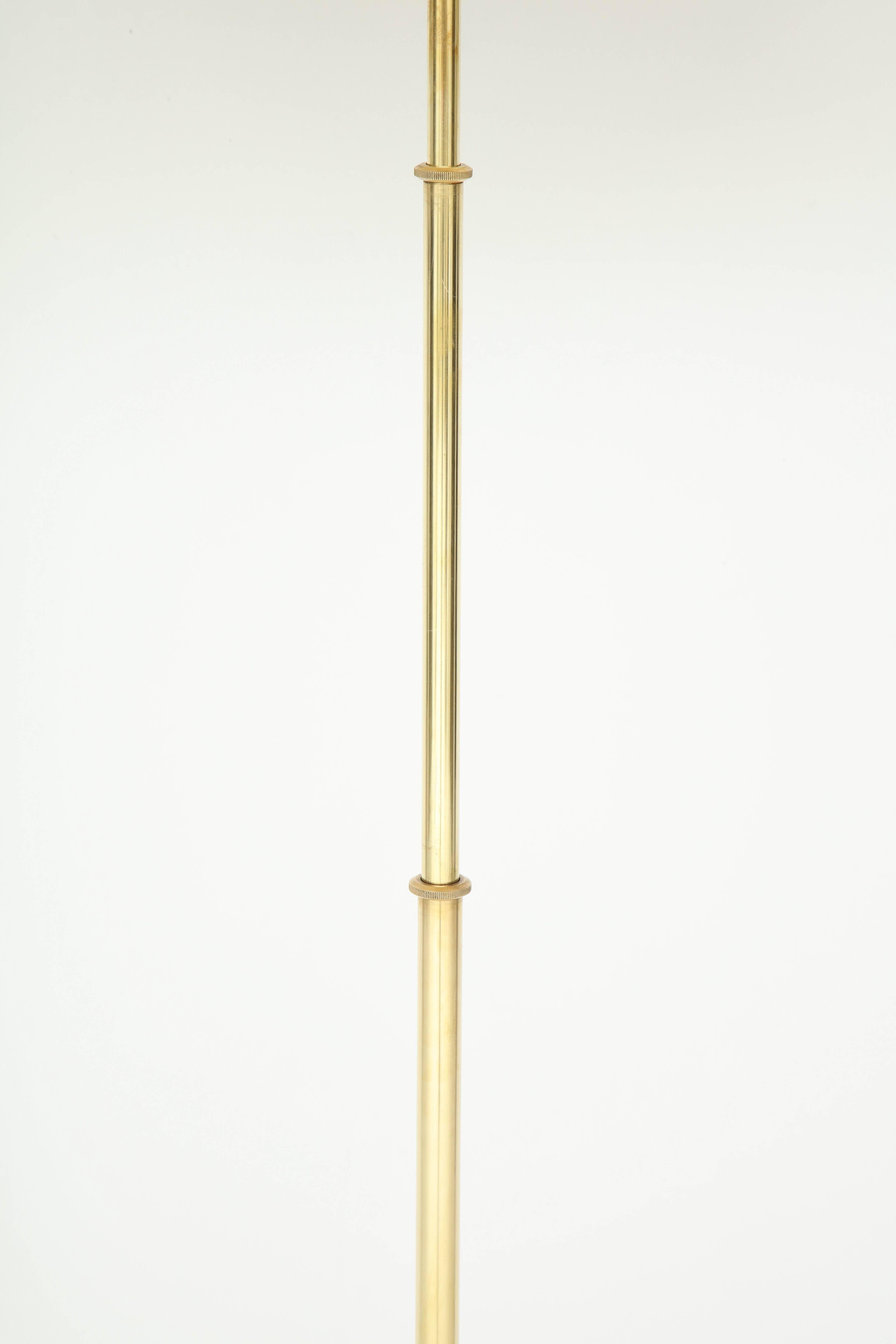 Laiton Lampe de table ou lampadaire télescopique danoise en laiton, vers les années 1940 en vente