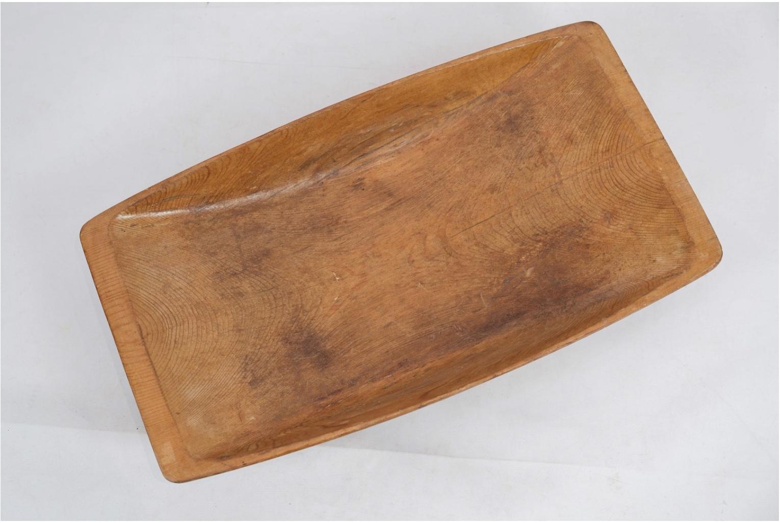 The dating trough, crafted from solid natural wood in Denmark around the 1840s, is a remarkable piece of heritage that embodies both functionality and historical significance. Designed to serve as a practical tool for measuring time, this trough