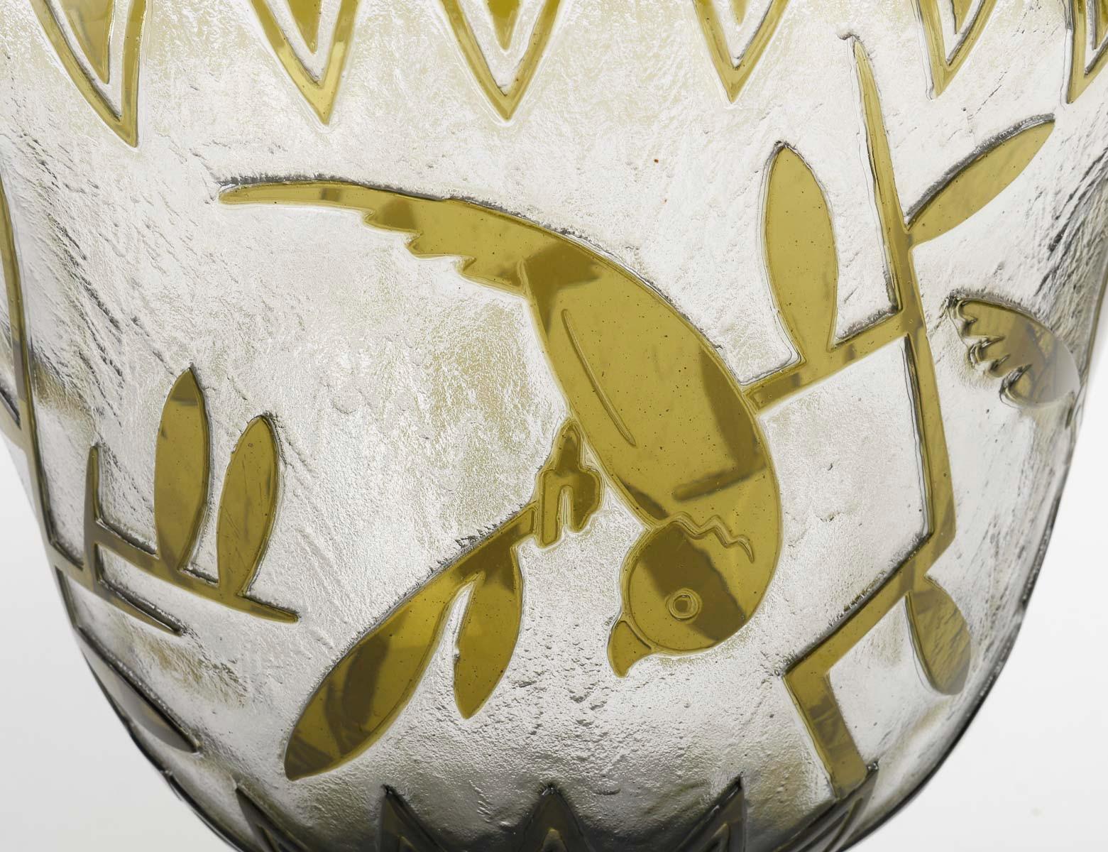 Daum Art Deco Vase aus säuregeätztem Glas, um 1930 (Radiert) im Angebot