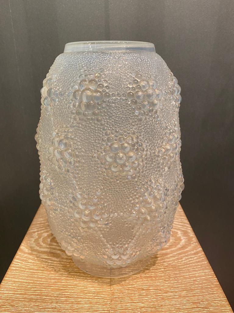 Davos Art Deco Glass Vase by R.Lalique For Sale 1