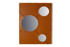 Miroir mural "A Day In The Life" avec cadre en simili-cuir par Oscar Maschera