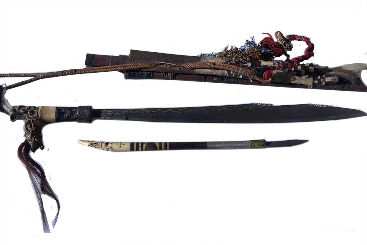 Dayak Mandau Traditional Weapon of Borneo Indonesia In Good Condition In Delft, NL