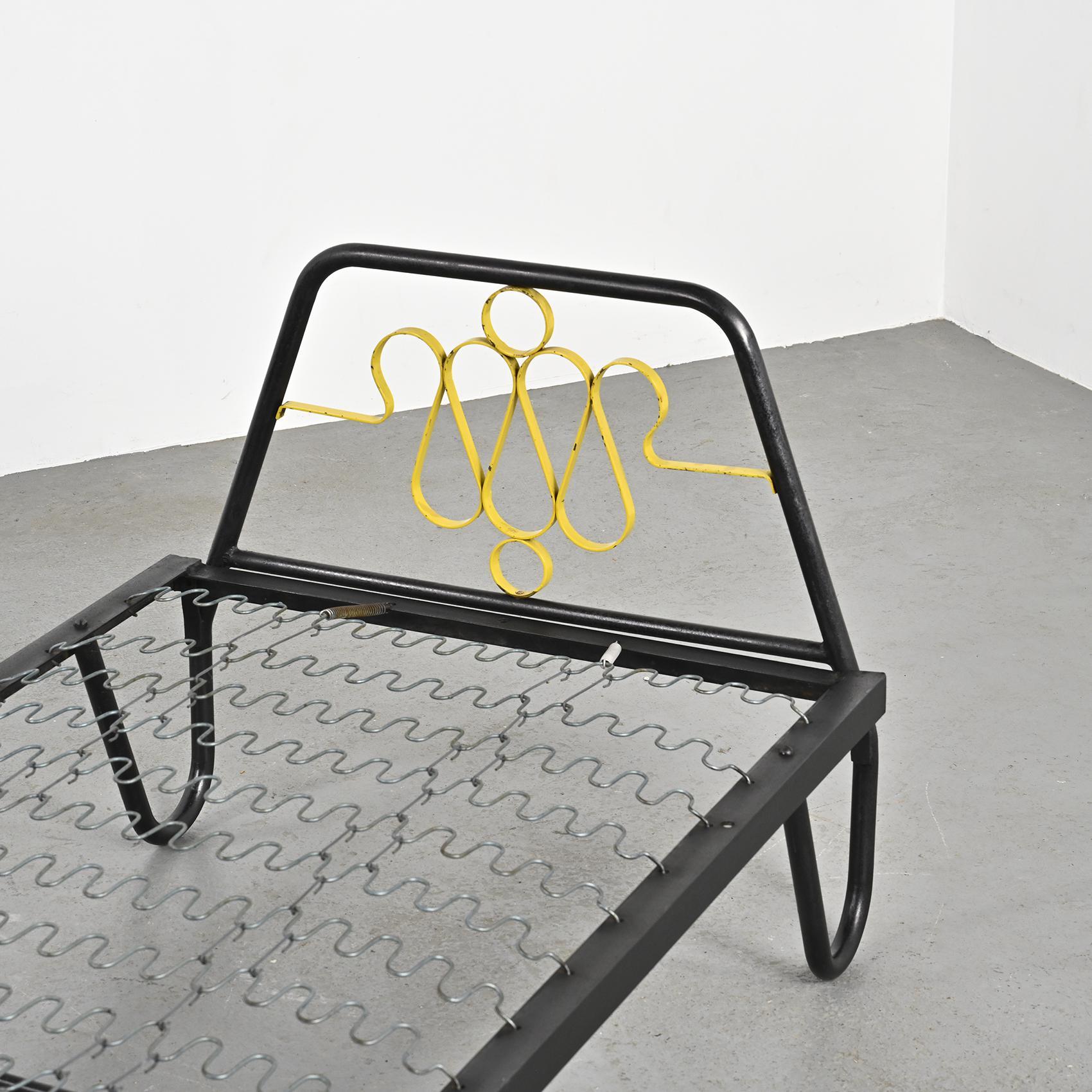 Mid-Century moderno Un letto da giorno di Jacques Hitier, Mobilor, anni '50 in vendita