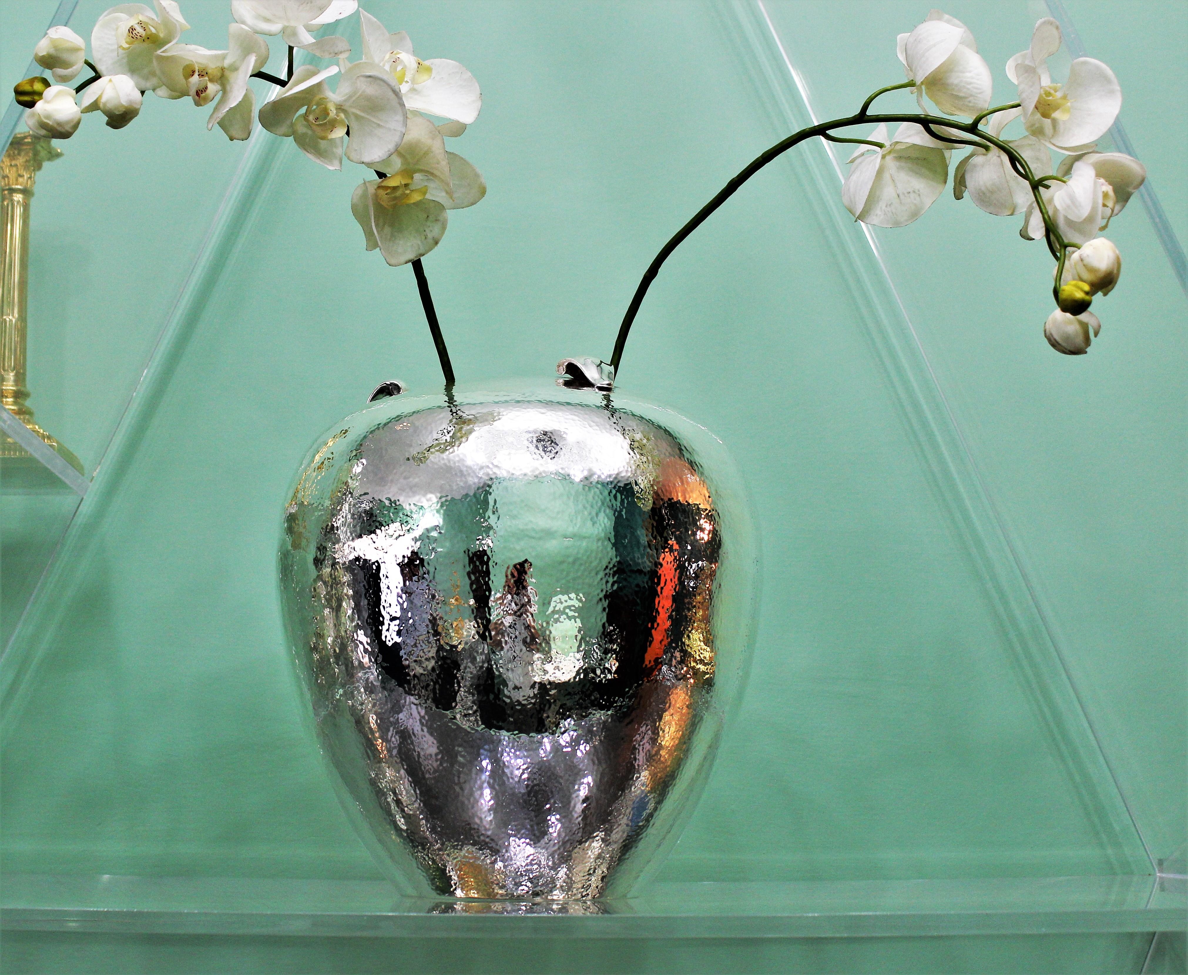 Embossed A. De Mori 20th Century Hammered Art Deco Italian Silver Flower Vase, 1930s For Sale