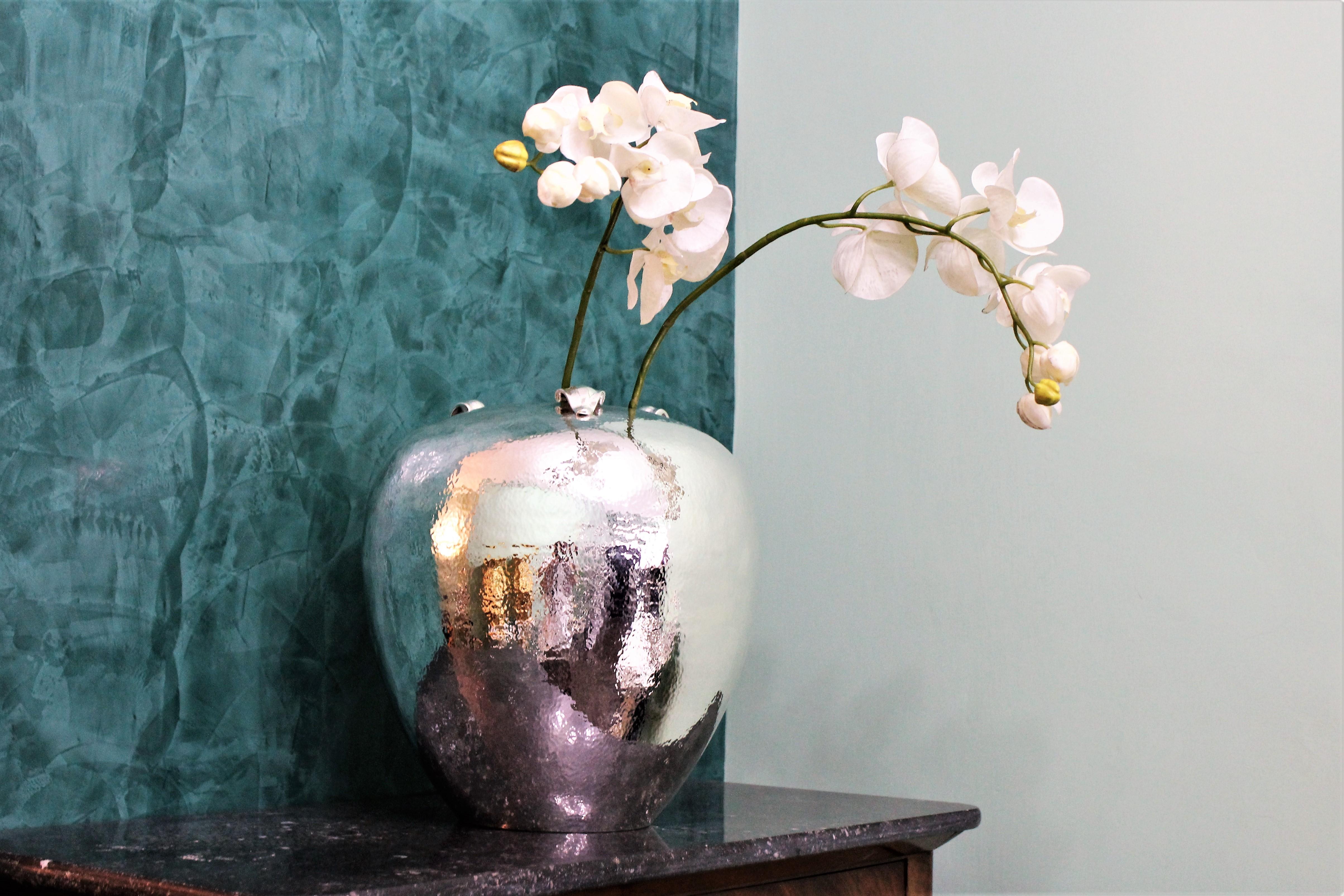 A. De Mori 20th Century Hammered Art Deco Italian Silver Flower Vase, 1930s For Sale 1