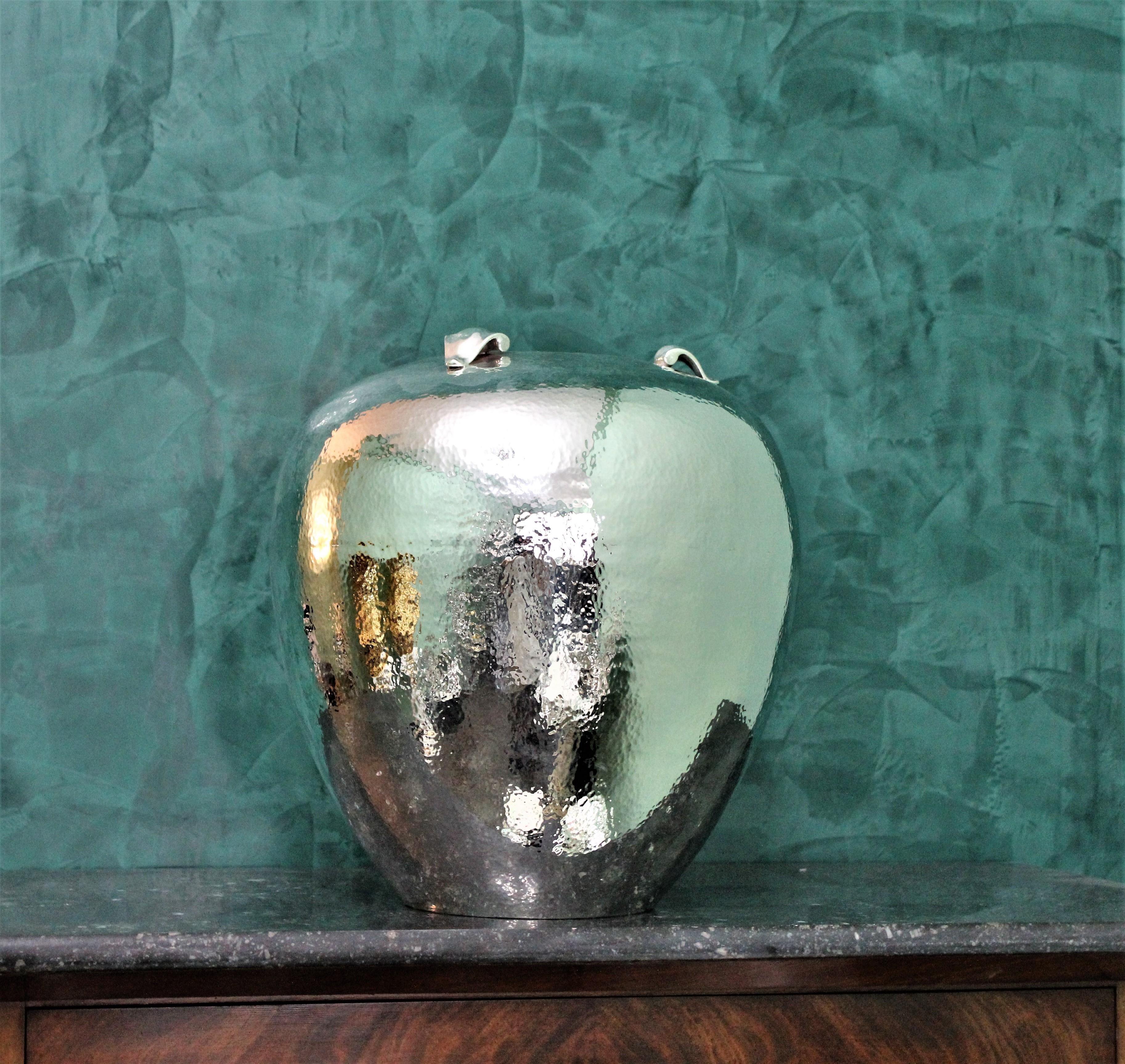 A. De Mori 20th Century Hammered Art Deco Italian Silver Flower Vase, 1930s For Sale 3