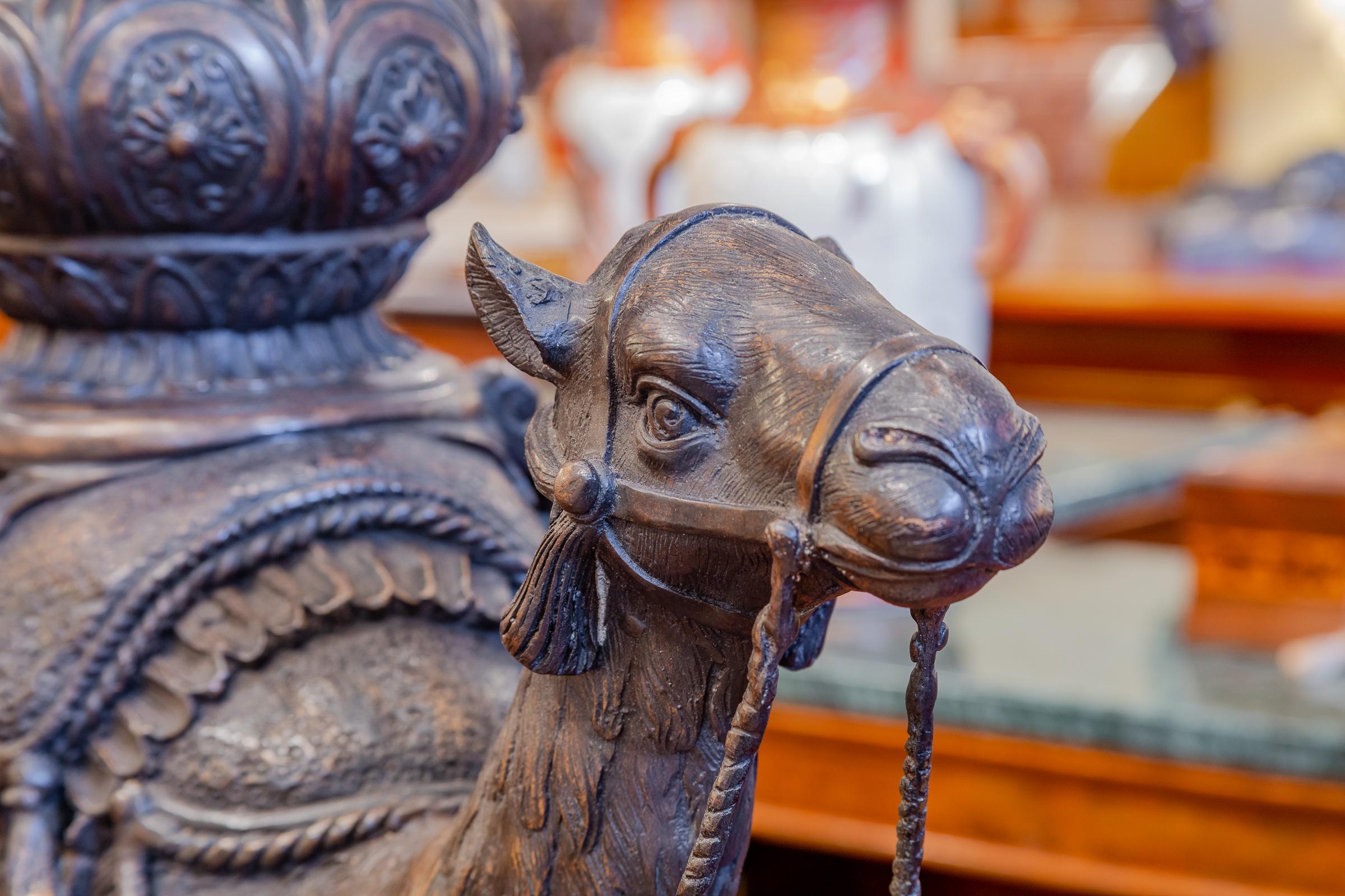 Anglo-indien Jardinière décorative continentale en bronze camel 20ème siècle en vente