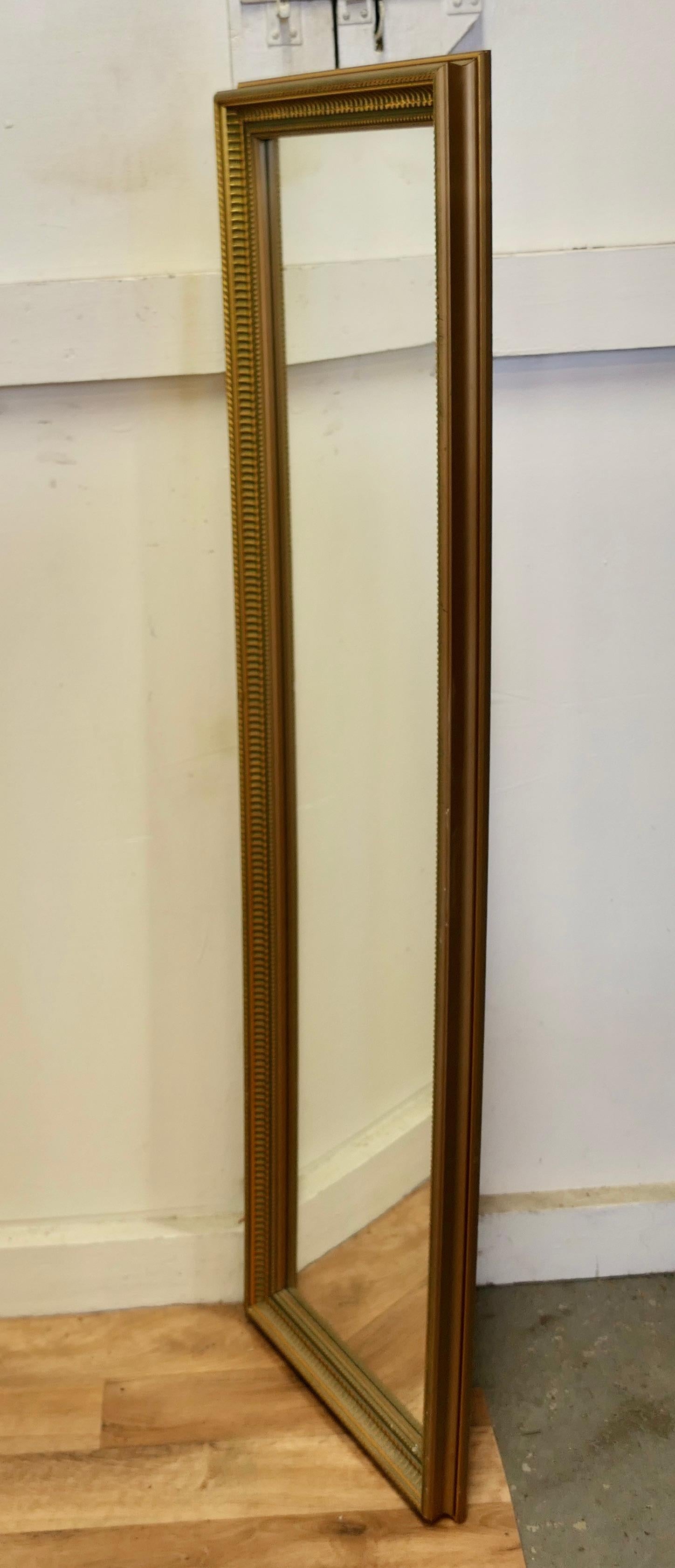 Dekorativer langer vergoldeter/grüner Garderobenspiegel (20. Jahrhundert) im Angebot
