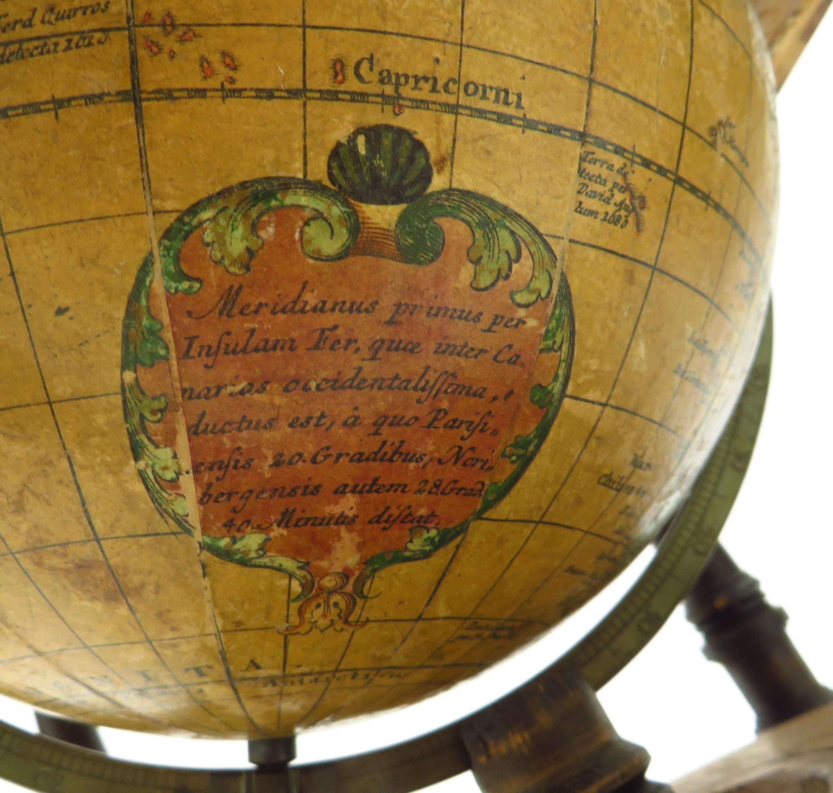 Une paire de globes de table décoratifs rares en bon état. en vente 6