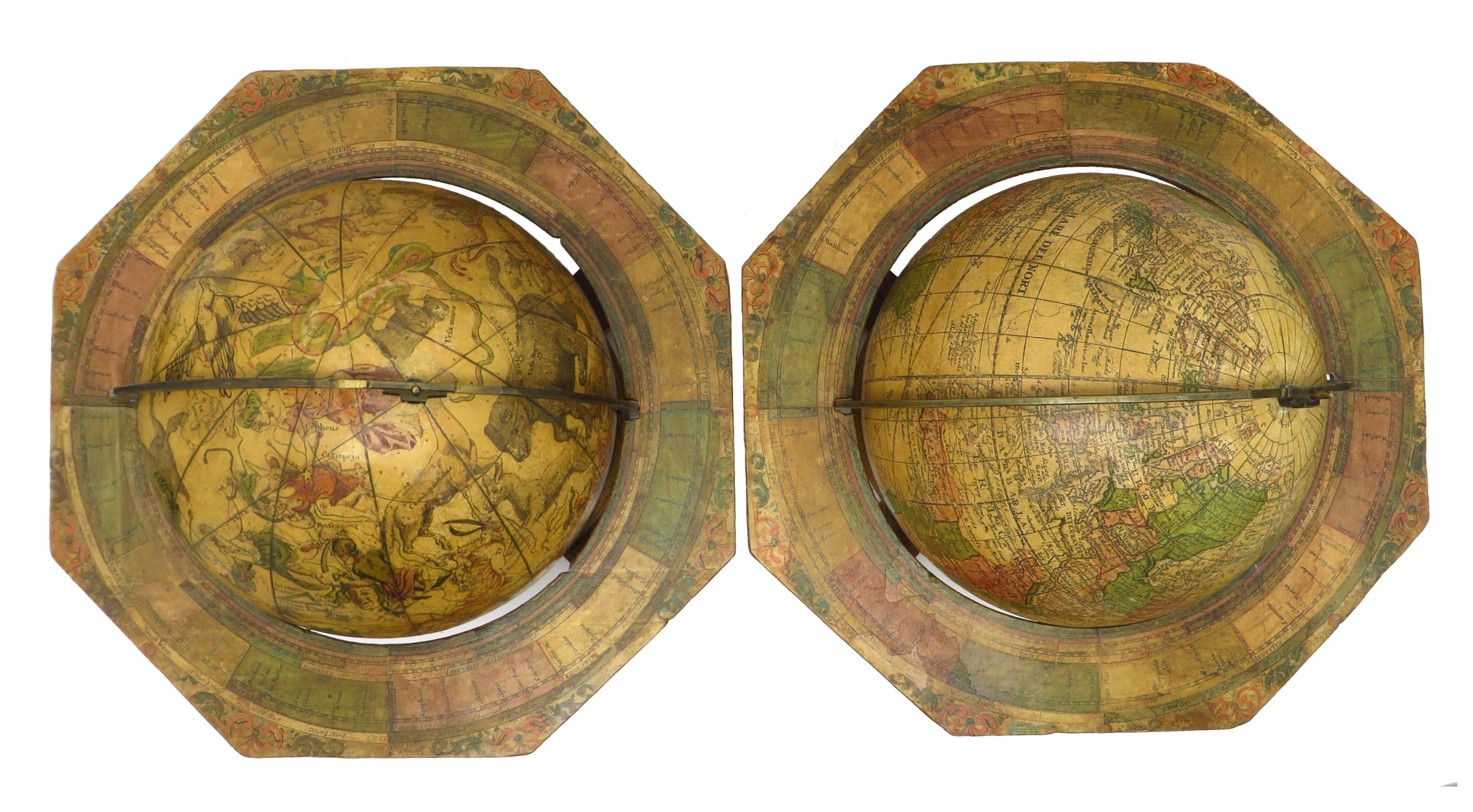 Dieses Paar Globen, datiert 1730, ist original und in gutem Zustand.

Titel:
Globus terrestris novus Loca Terrae insigniora sec. praestant Astron. et Geogr. observationes sistens opera Ioh. Gabr. Doppelmaieri P.M.P. concinne traditus à Ioh. Georg