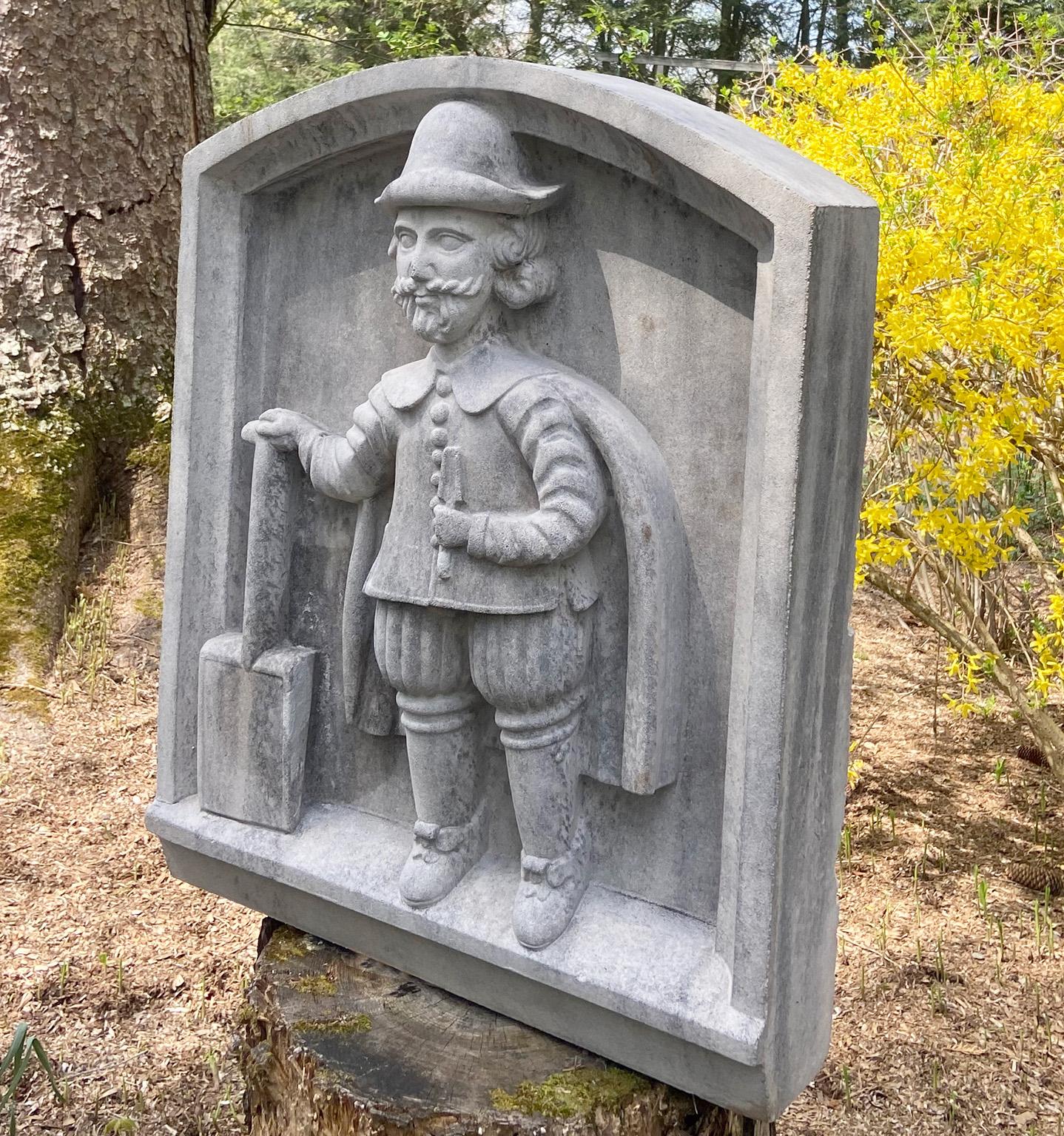 Anglais Plaque décorative représentant un jardinier en costume du XVIIe siècle en vente