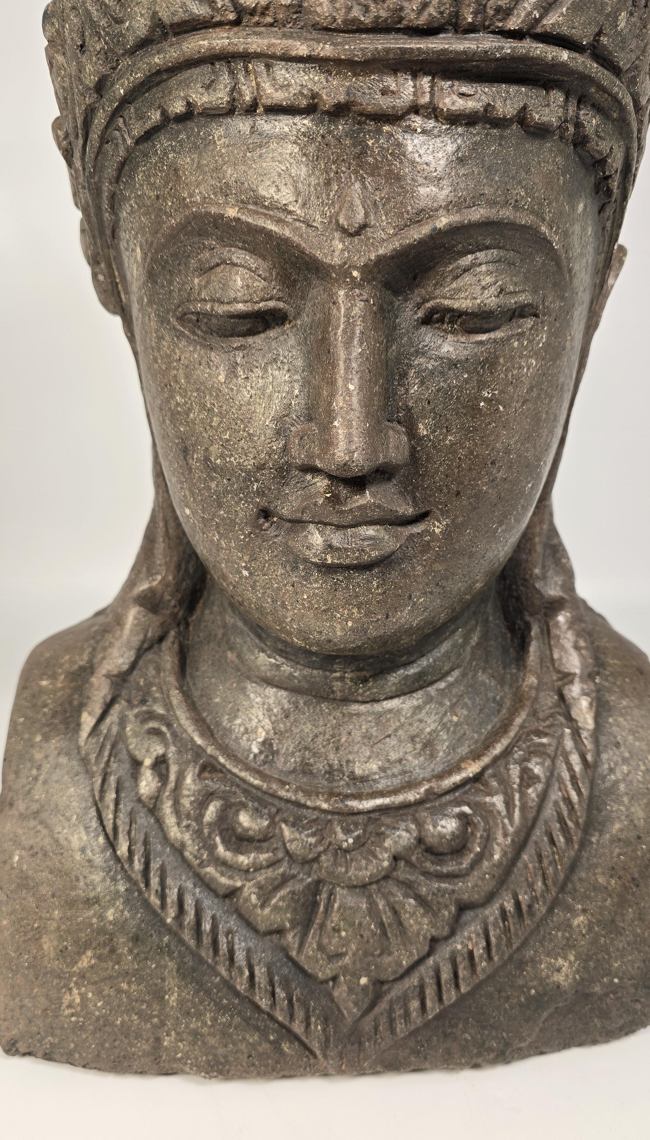 A decorative stone garden flower pot or bust from the Raj period, India  C 1920 For Sale 5