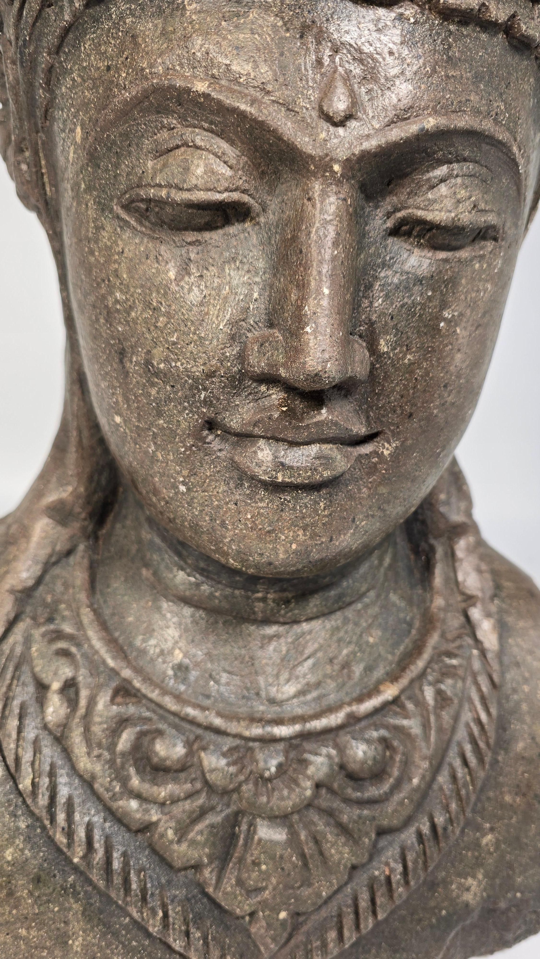 A decorative stone garden flower pot or bust from the Raj period, India  C 1920 For Sale 6