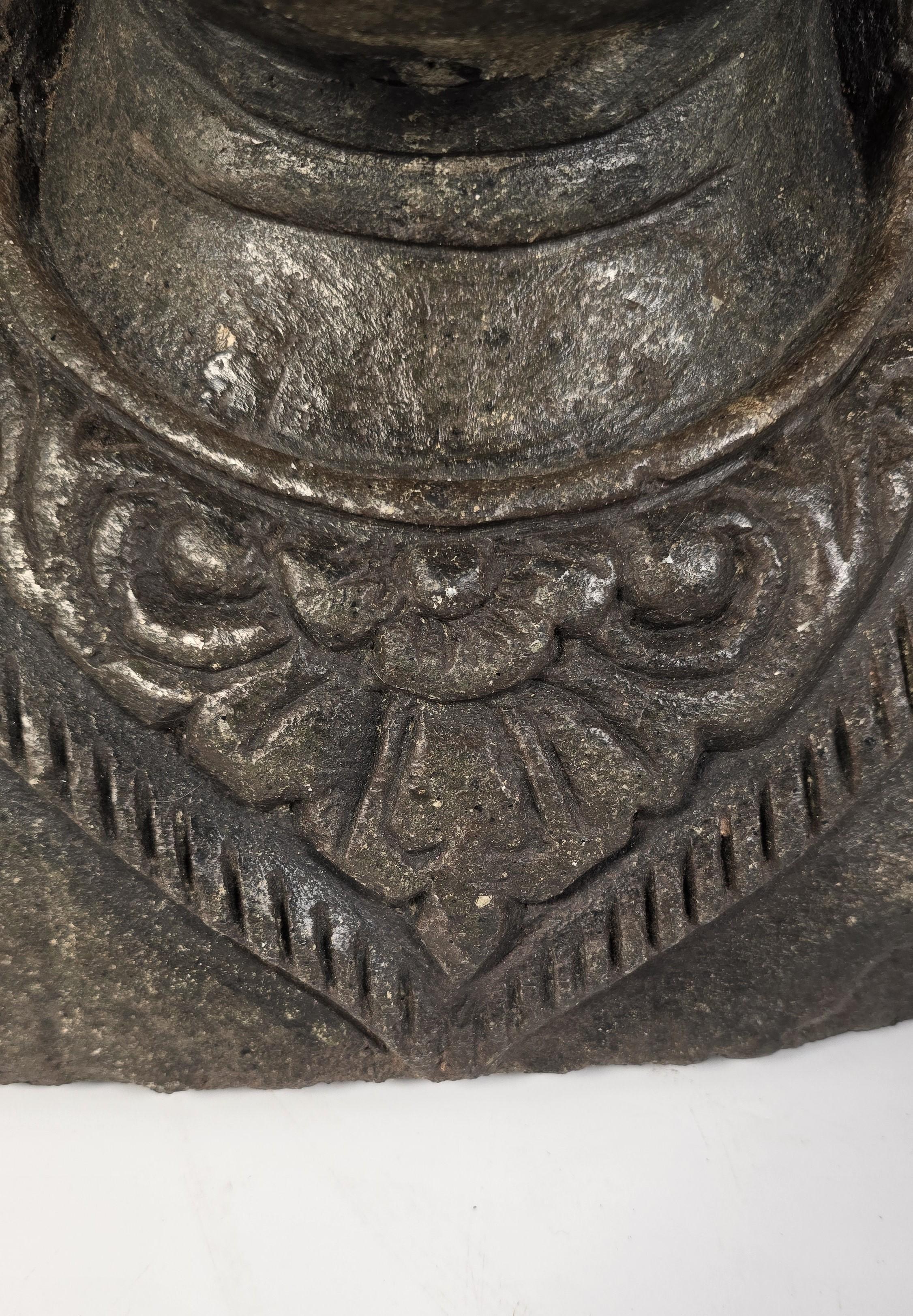 A decorative stone garden flower pot or bust from the Raj period, India  C 1920 For Sale 8