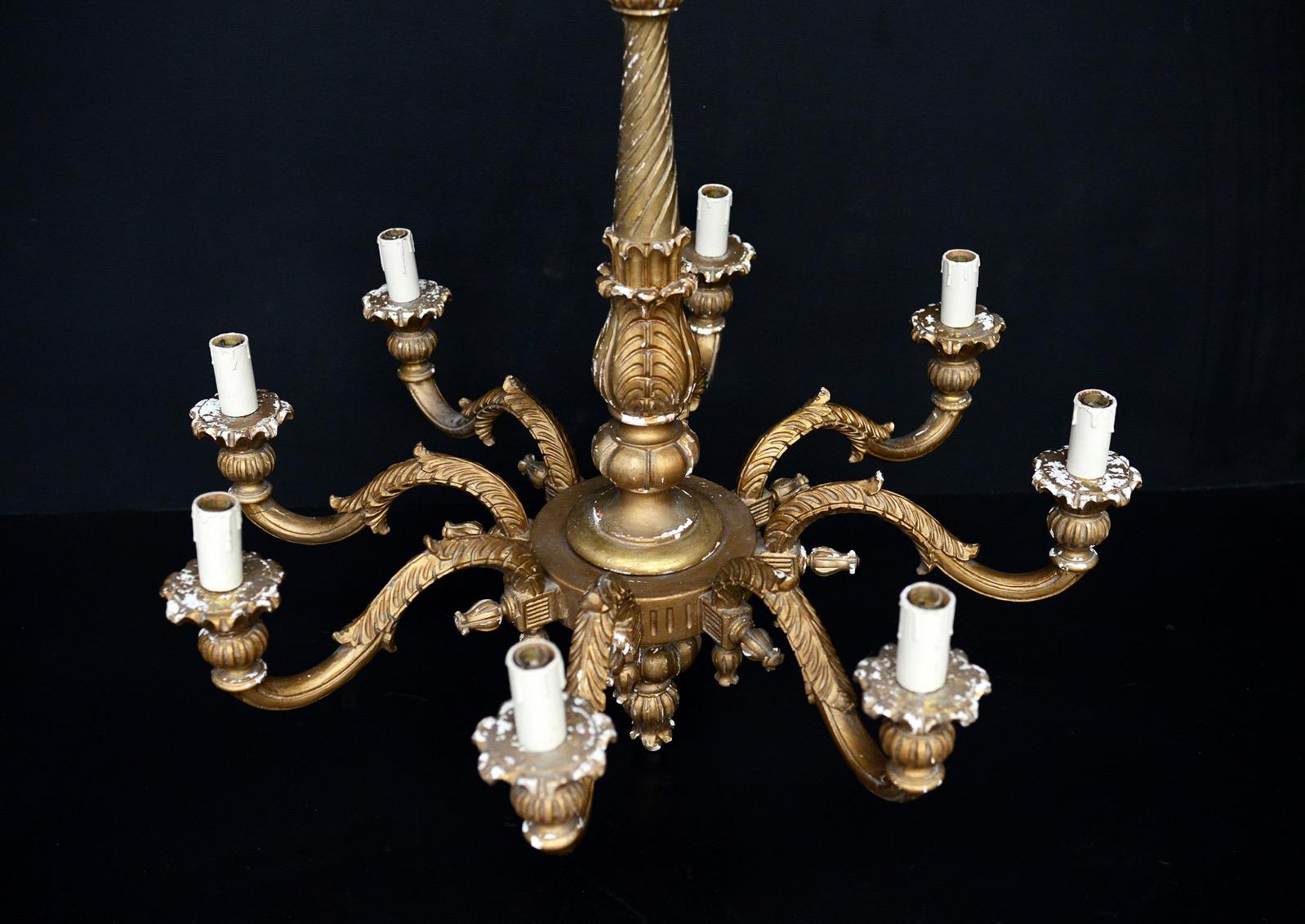 A decorative timber chandelier. The shaft with acanthus leaves and foliage, the eight arms with foliage and gadrooning. English, circa 1900. Photo prior to restoration.

Measures: Height: 1157 mm 45 ½