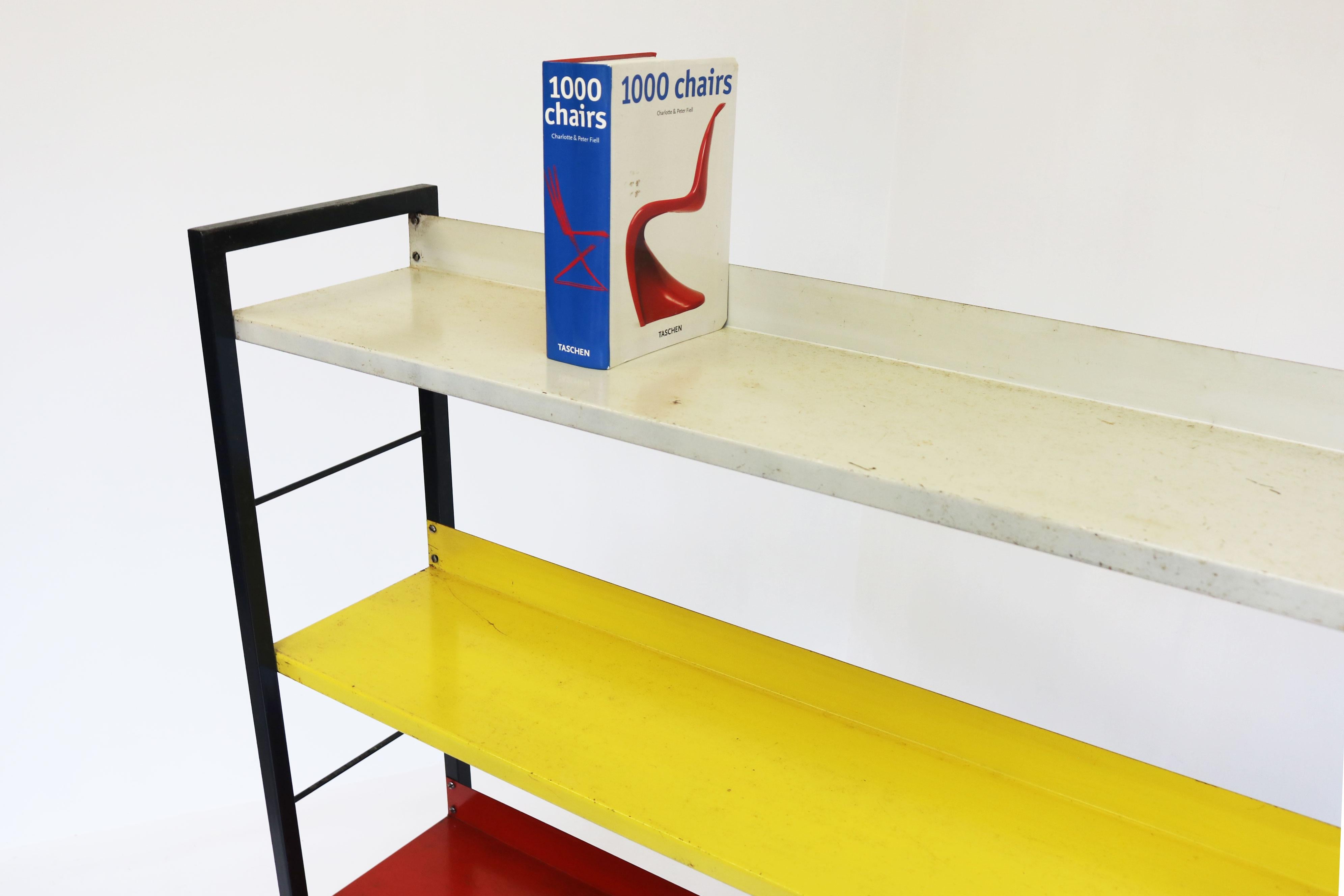 A. Dekker Dutch design bookcase by Tomado Holland 1950 colourfull minimalist In Good Condition For Sale In Ijzendijke, NL