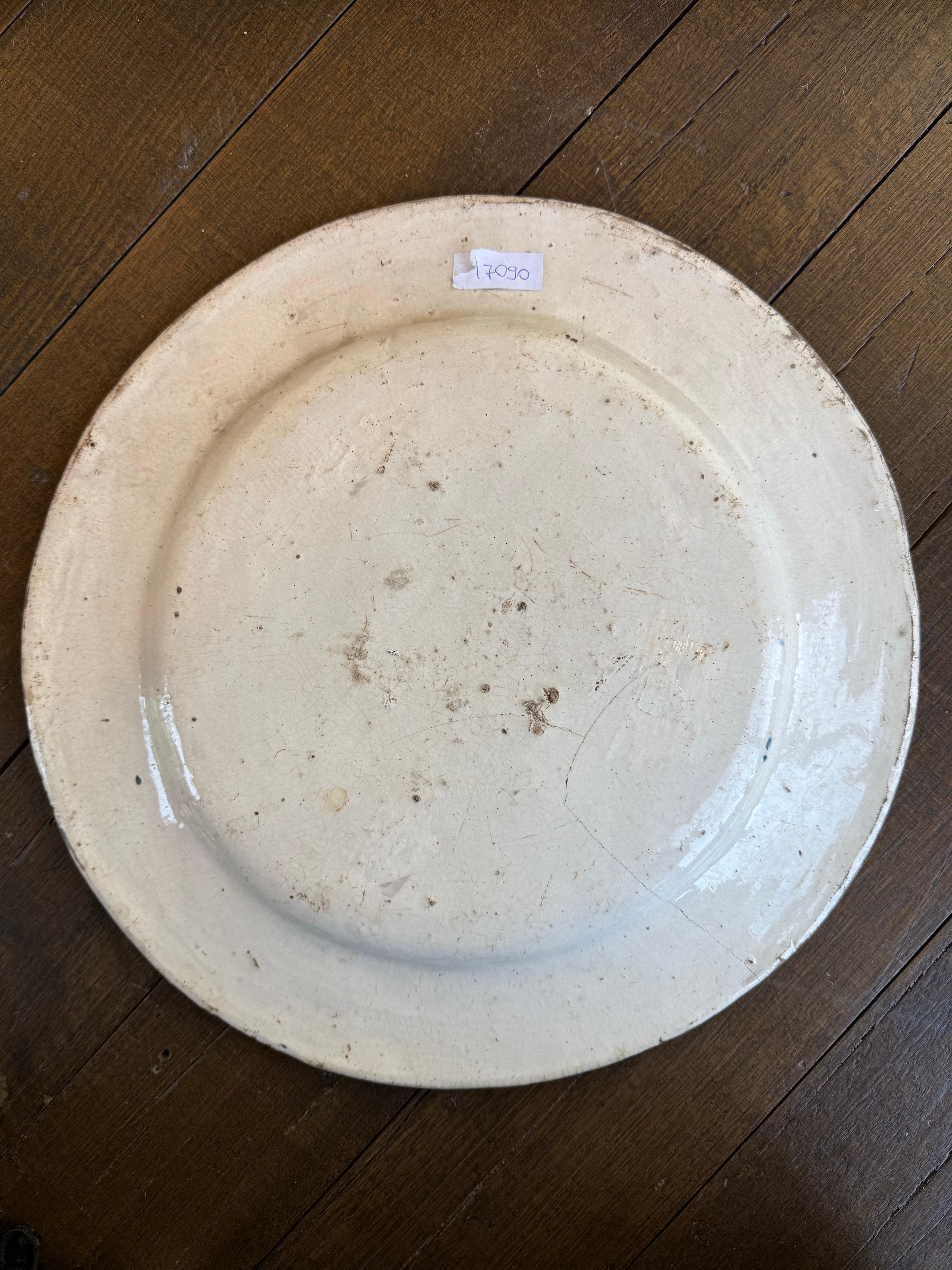 A Delft Polychrome Earthenware Plate, 18th Century In Good Condition For Sale In ARMADALE, VIC