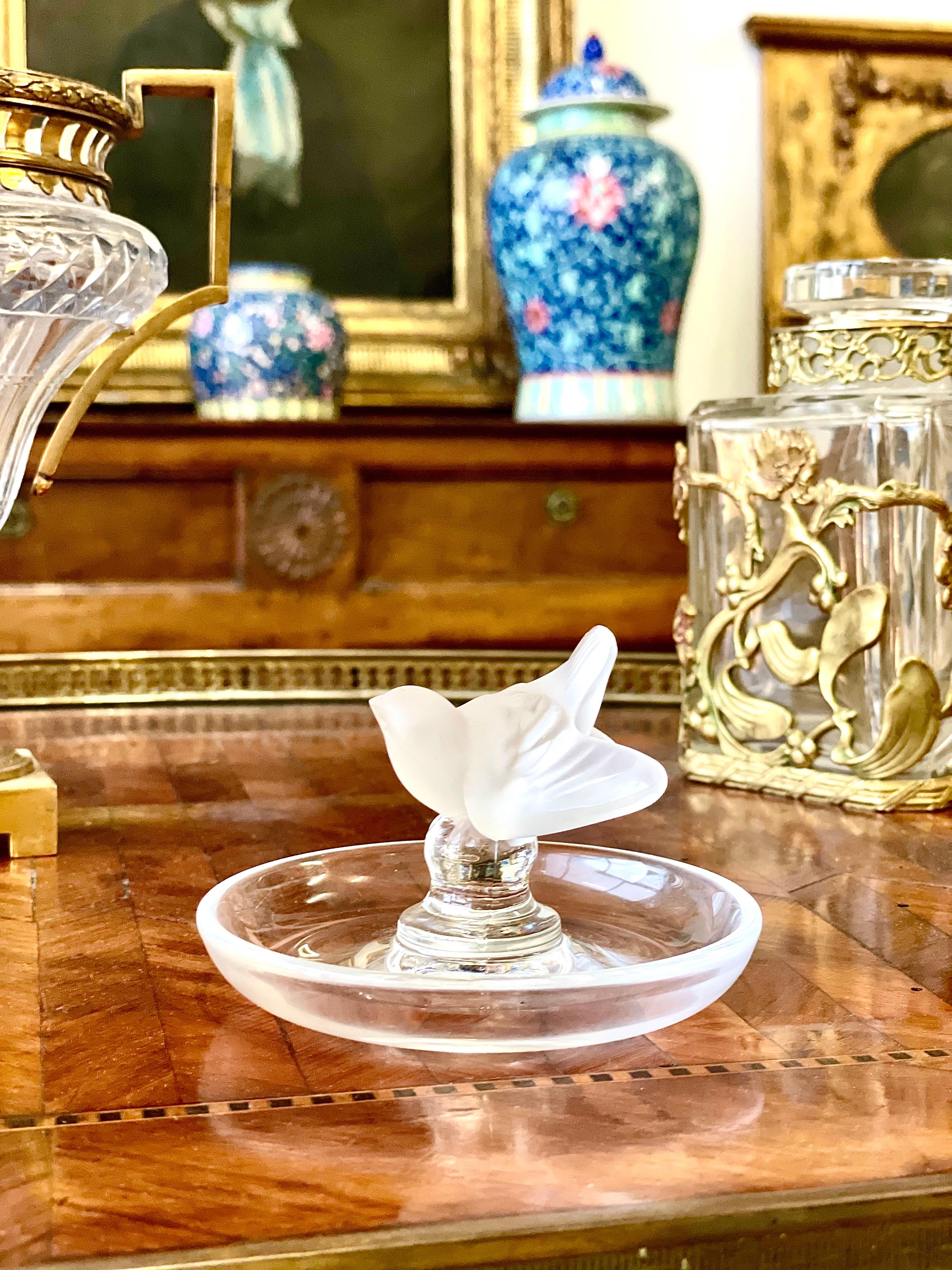 French Lalique Crystal Ring Dish with a Sparrow Embellishment For Sale