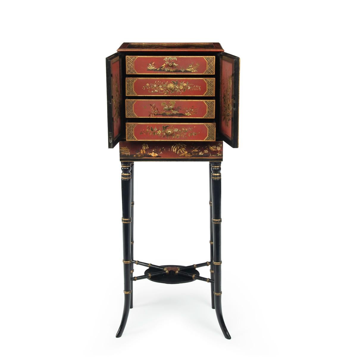 A delicate Regency Chinoiserie lacquer cabinet In Good Condition For Sale In Lymington, Hampshire