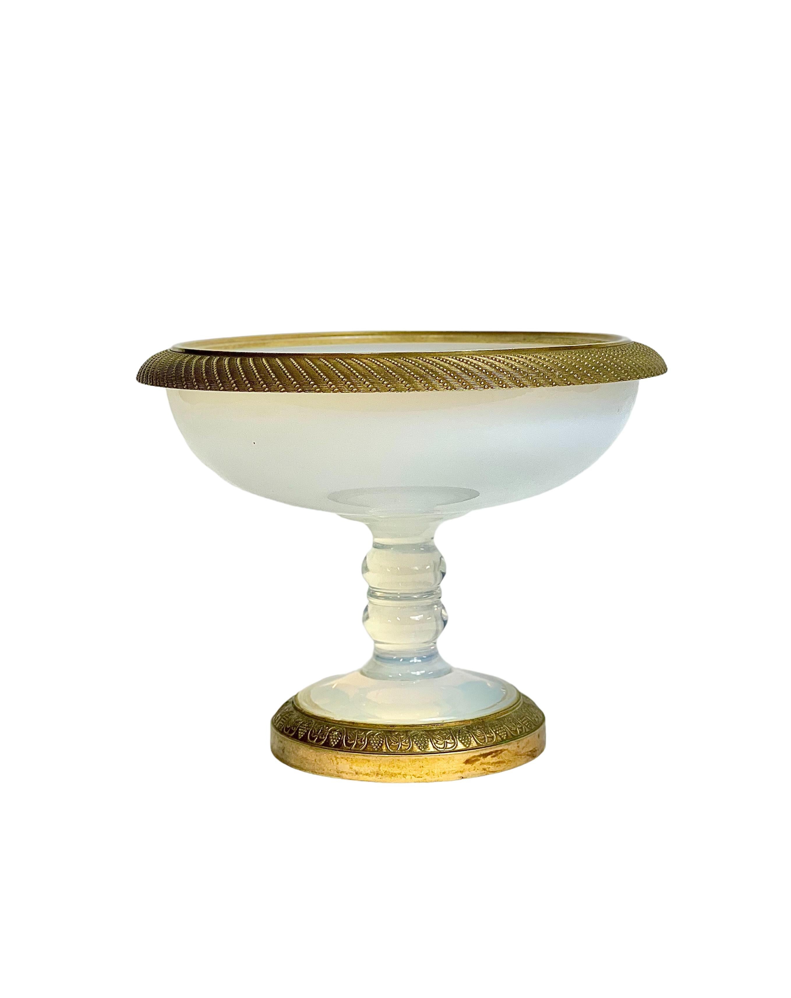 French 19th Century Opaline Glass Bowl with Pedestal  In Good Condition For Sale In LA CIOTAT, FR
