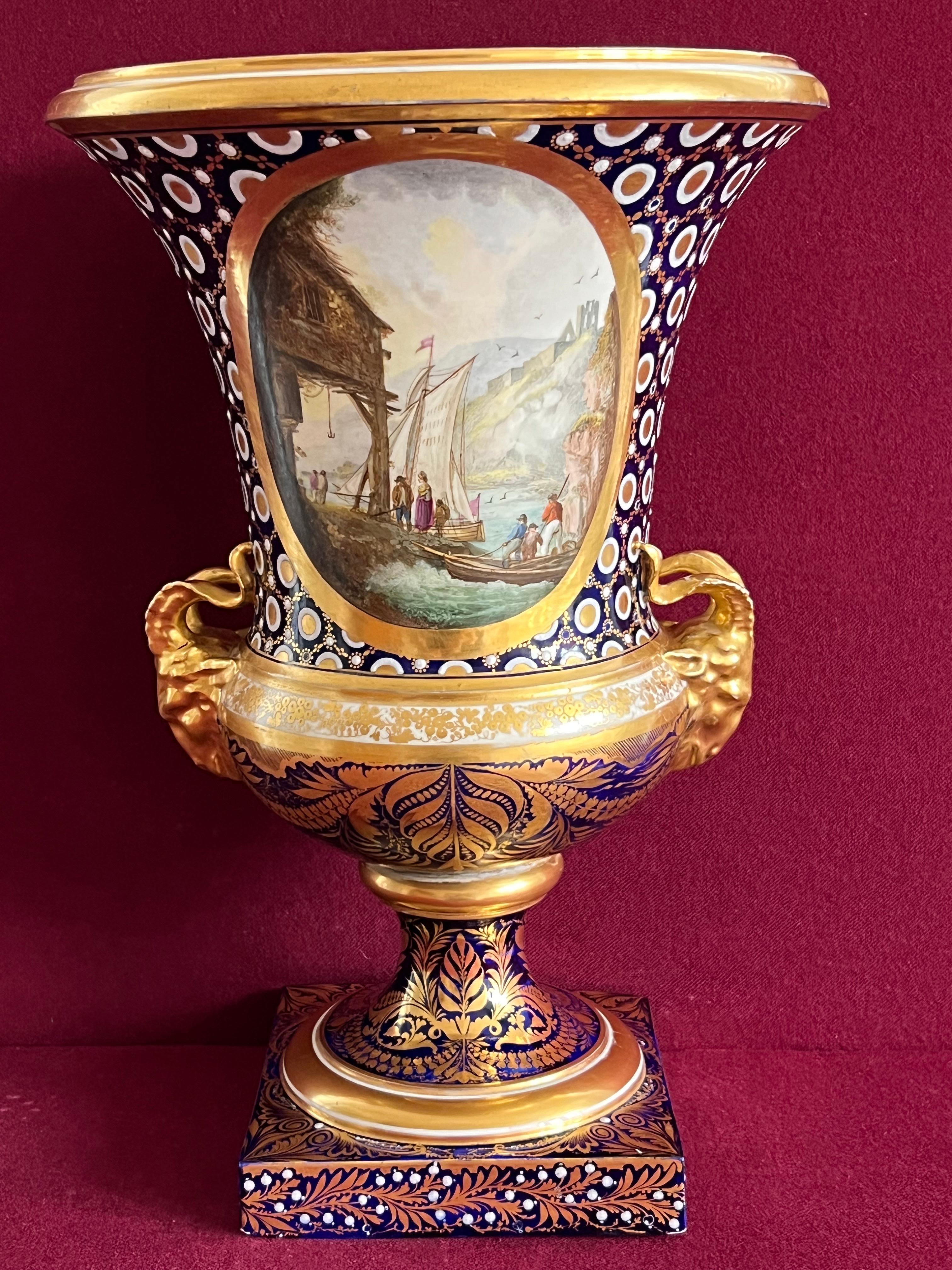 Vase Campana en porcelaine de Derby décoré par John Brewer vers1810 en vente 1