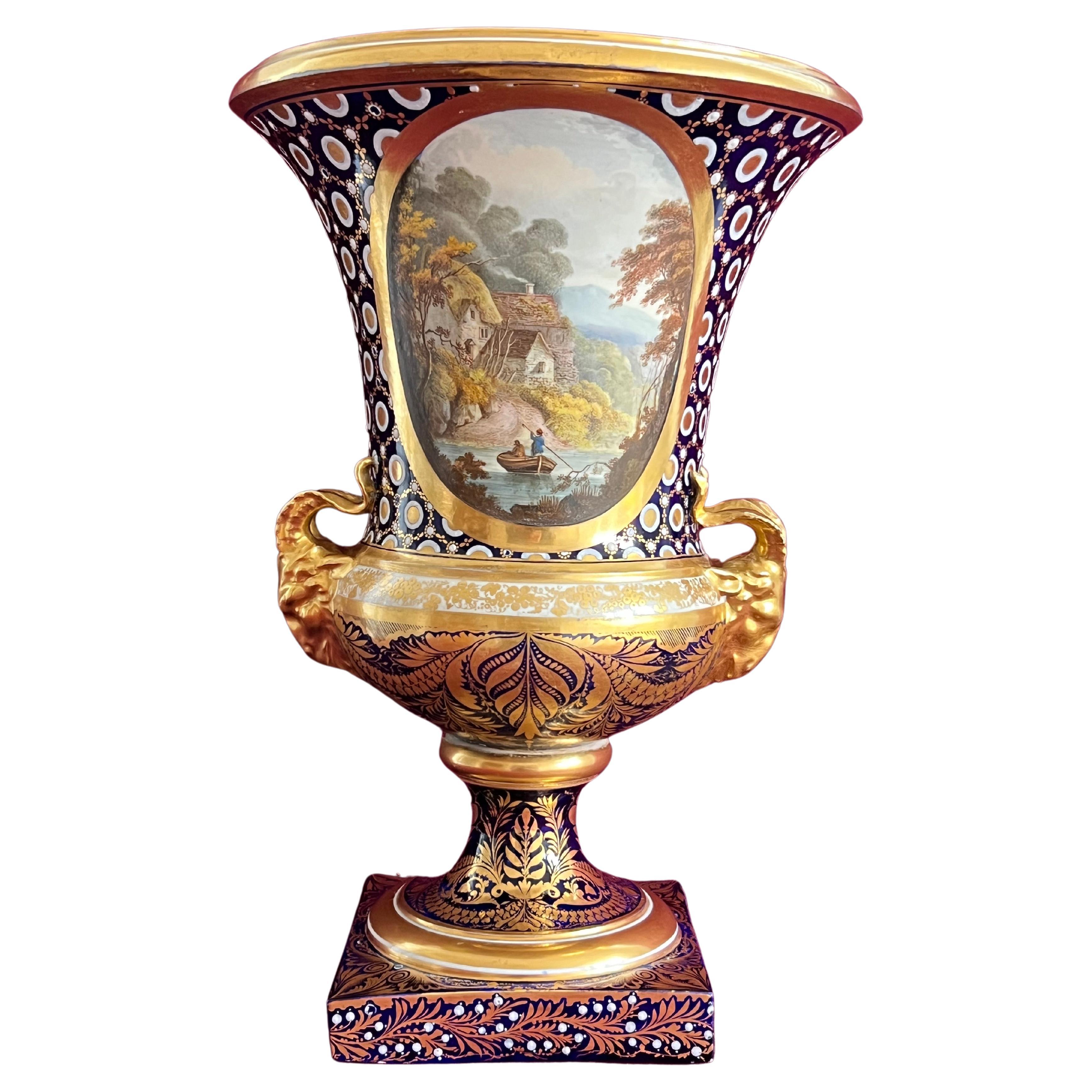 Vase Campana en porcelaine de Derby décoré par John Brewer vers1810 en vente