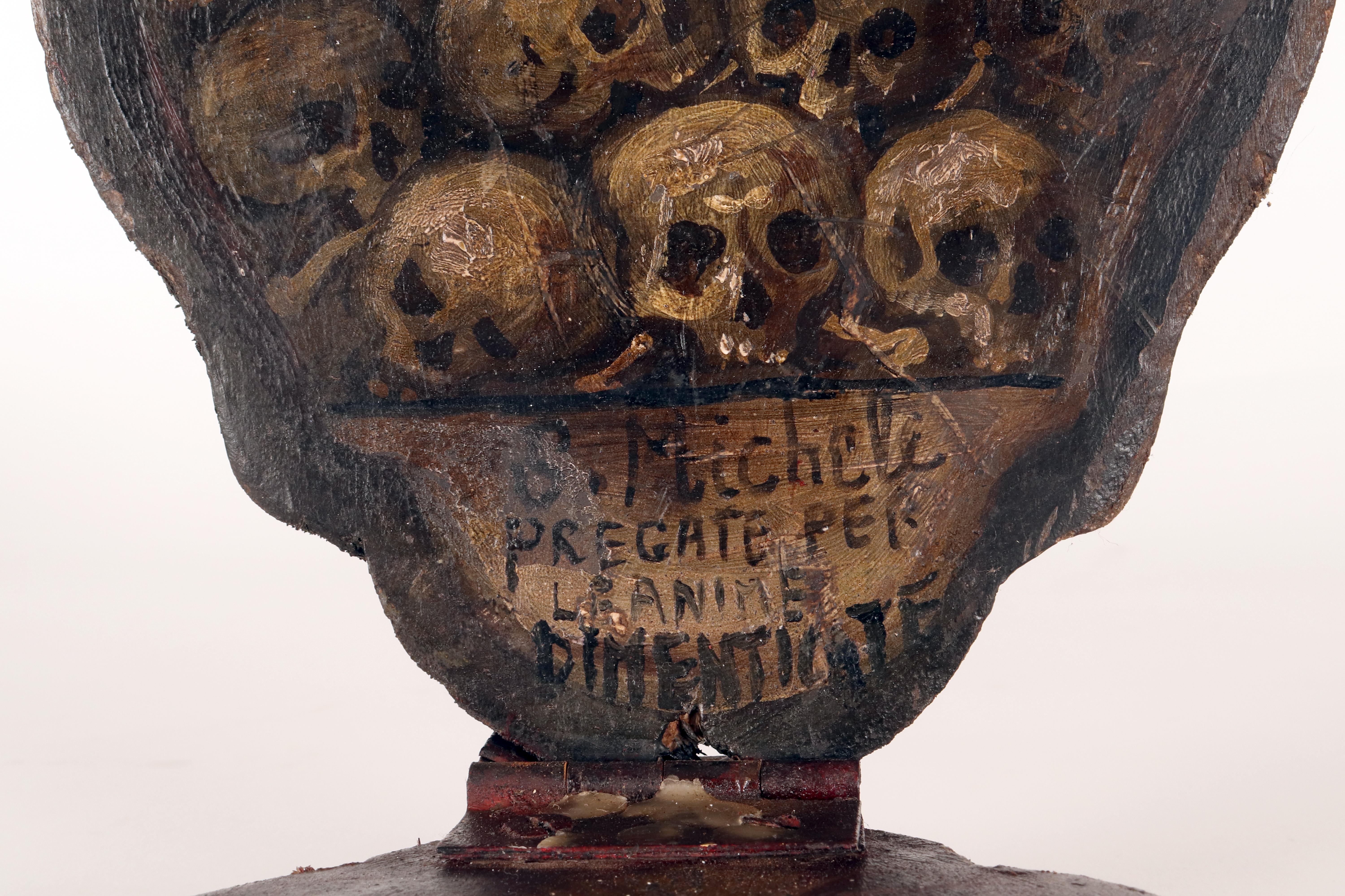 Un support mural de dévotion dédié à saint Michel. Italie, XVIIe siècle. en vente 5