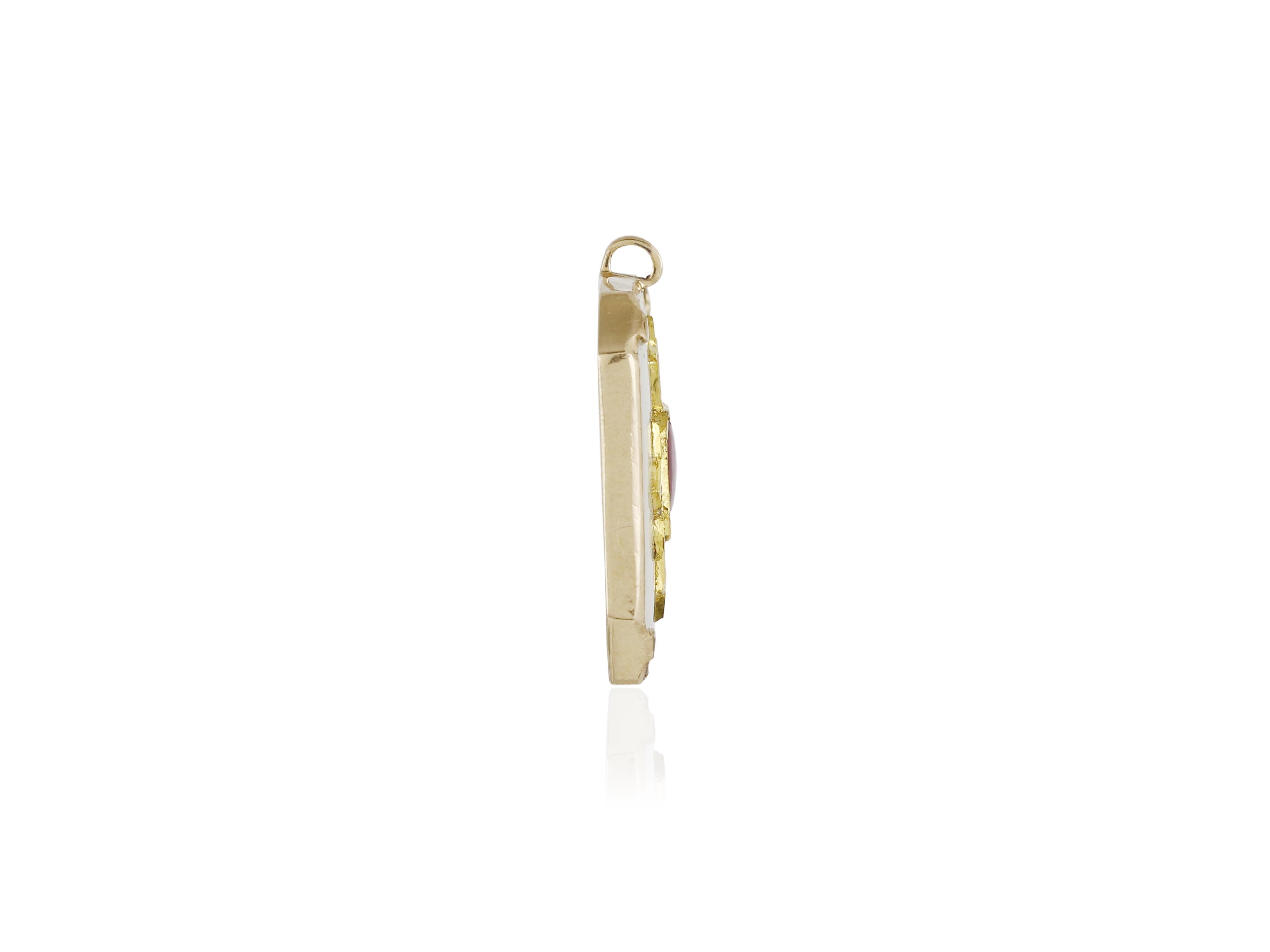 Collana con pendente in giada con diamanti e rubini incastonati, India In condizioni ottime in vendita a Bangkok,, TH