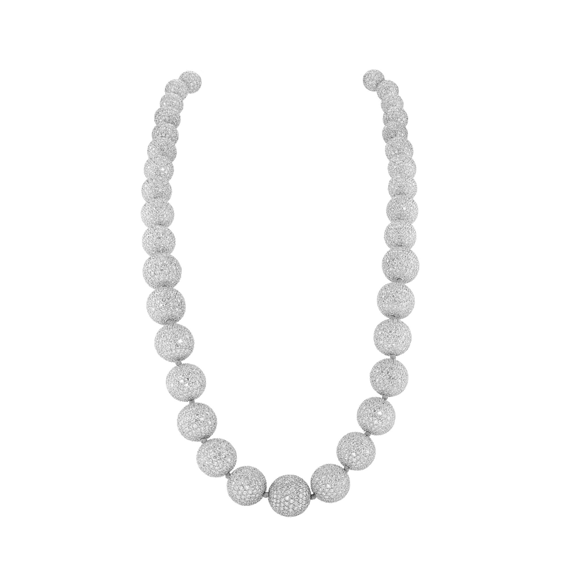 Taglio brillante Una collana di perline con sfere di diamante in vendita
