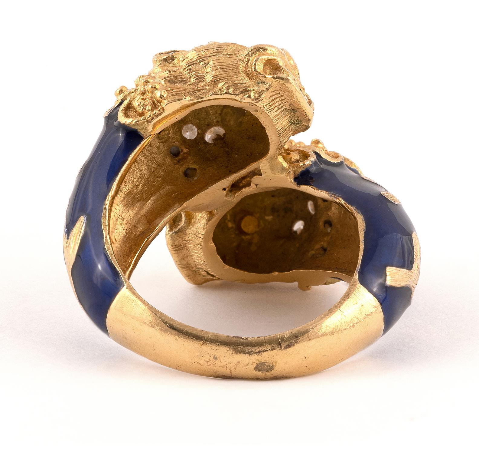 The textured ring with opposing lion's head terminals, each with circular-cut diamond eyes, rose-cut diamond and blue enamel.
Size 8
Weight: 14,7gr.
