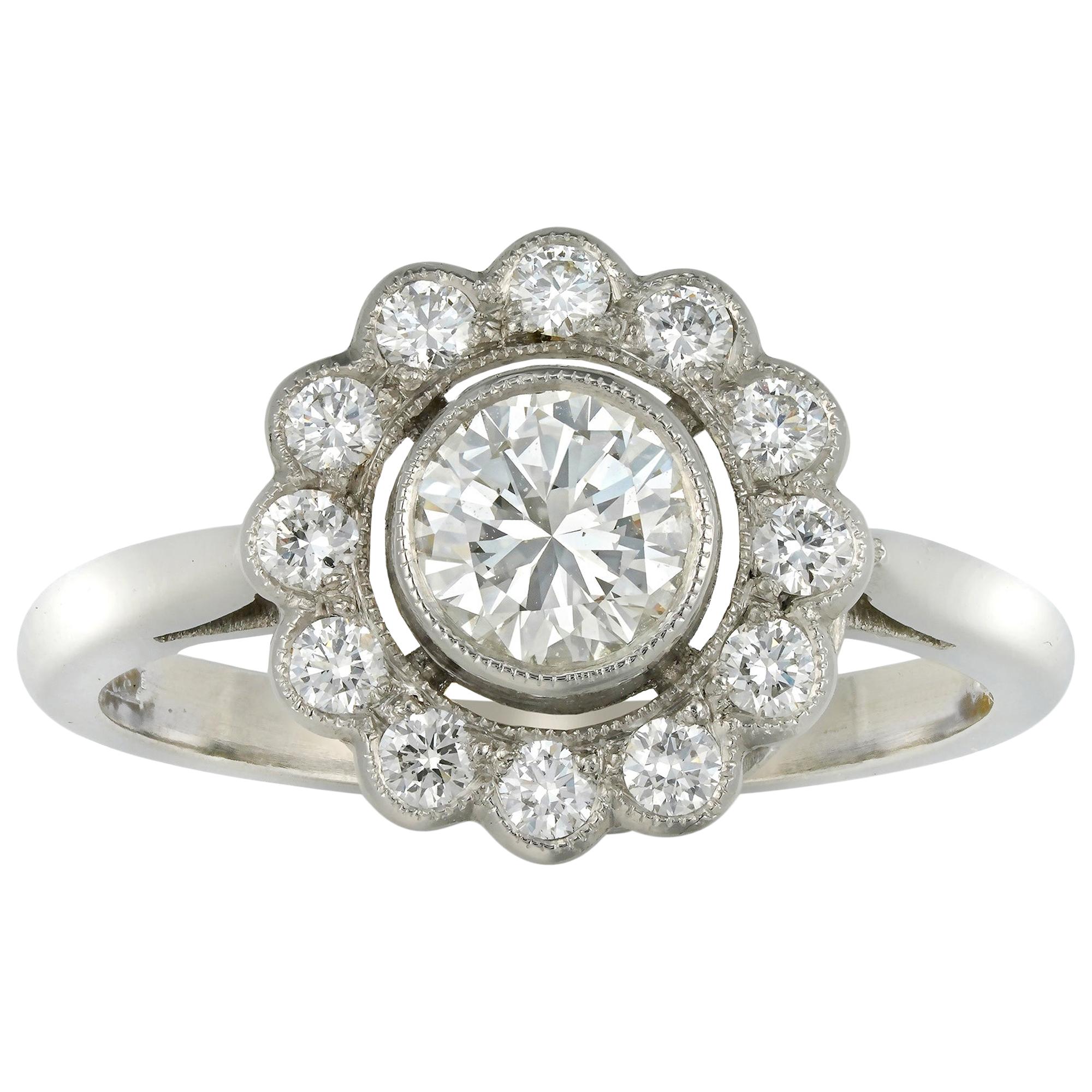 Cluster-Ring mit Diamant im Angebot