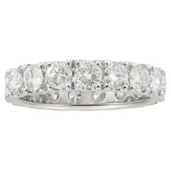 Ein Ewigkeitsring mit Diamanten