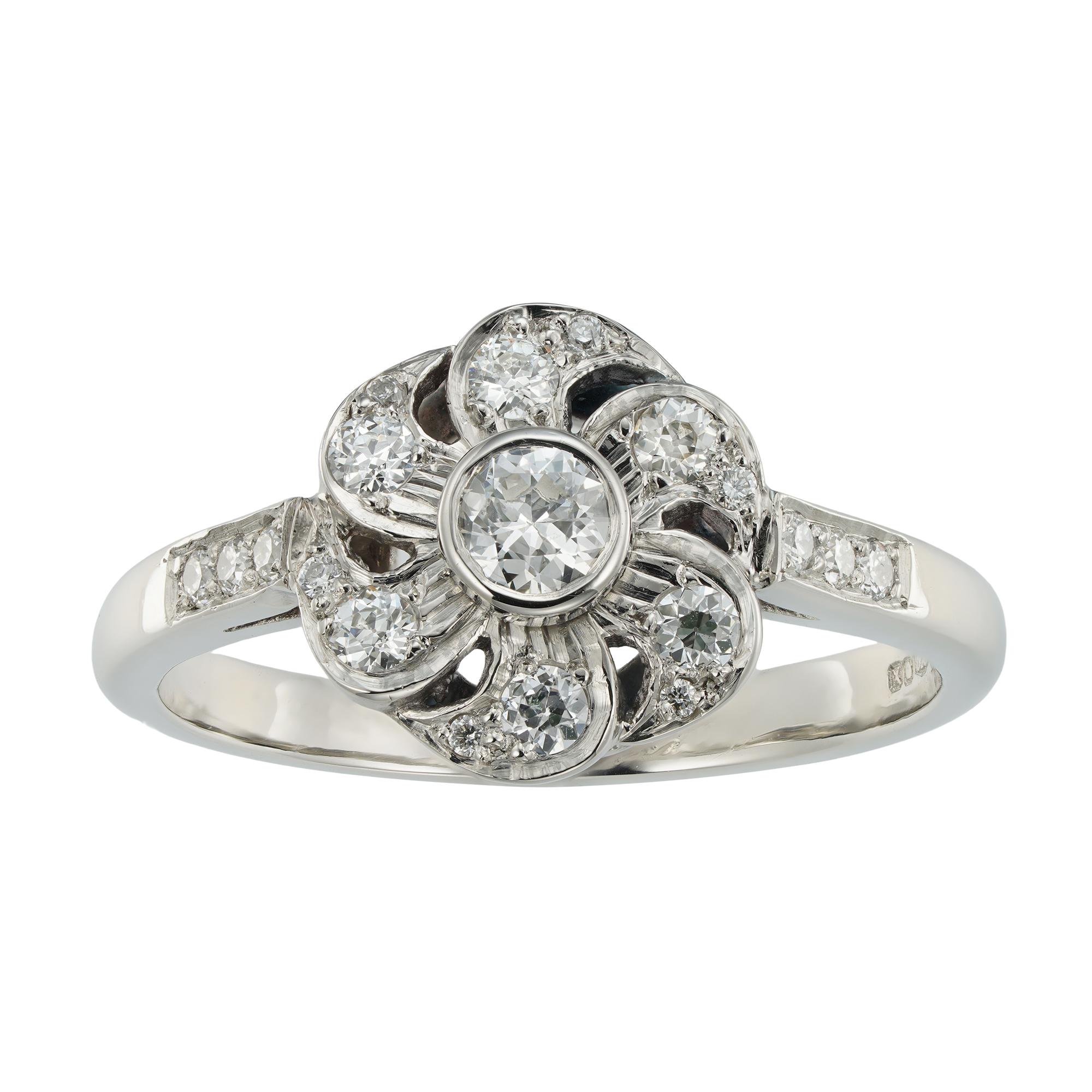 Blumen-Cluster-Ring mit Diamanten von Bentley & Skinner (Alteuropäischer Schliff) im Angebot