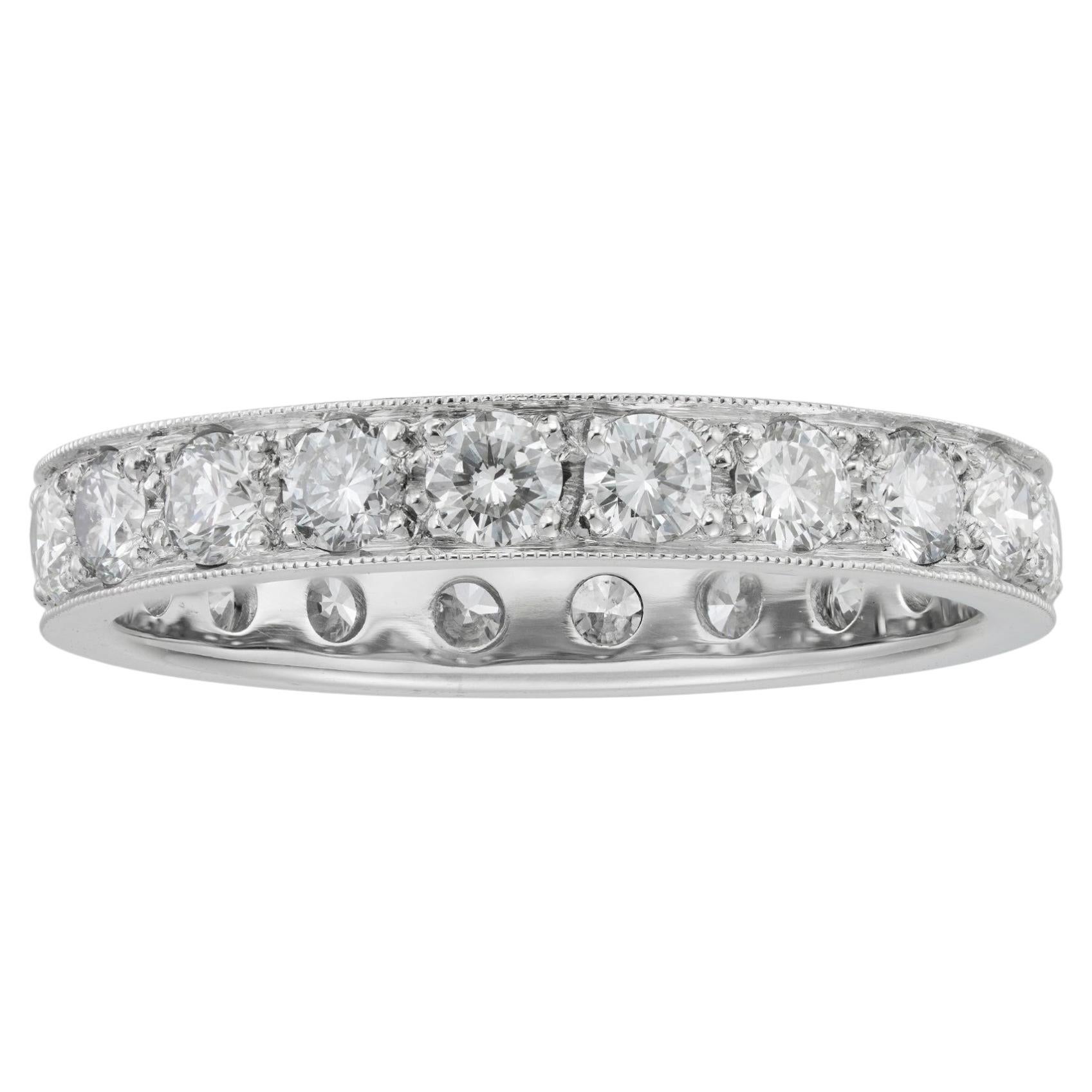 Un anello di eternità con diamante