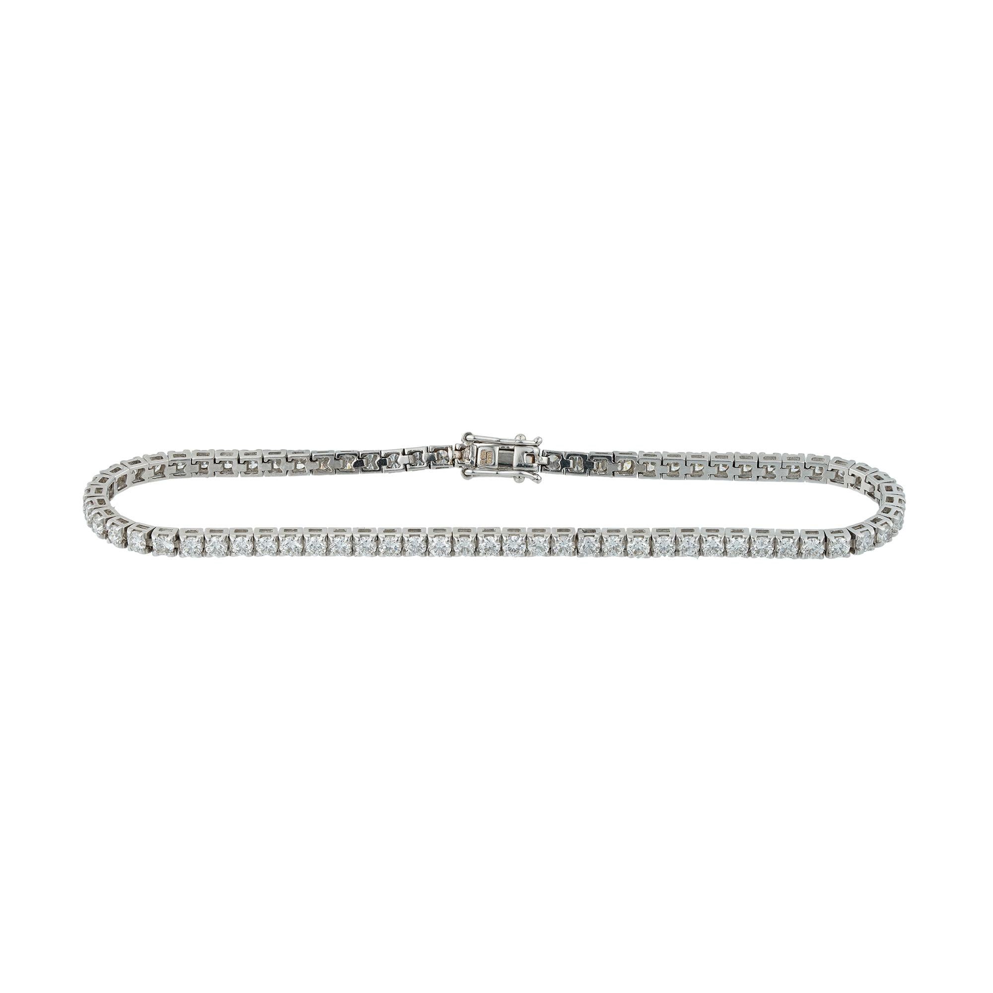 A Diamond Line Bracelet In Excellent Condition For Sale In London, GB