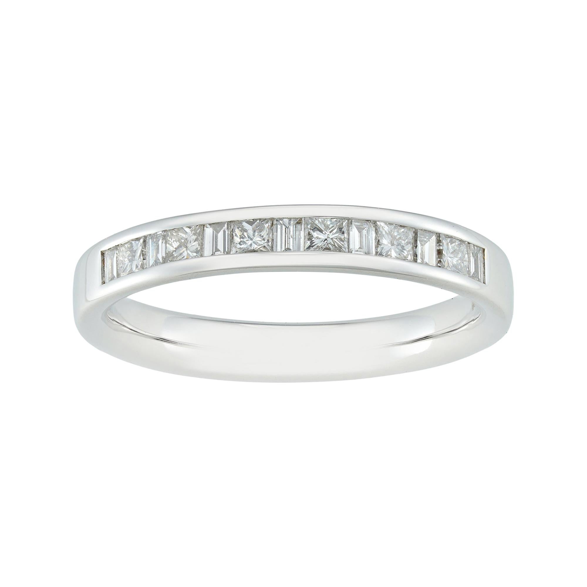 Halb-Eternity-Ring mit Diamanten im Angebot