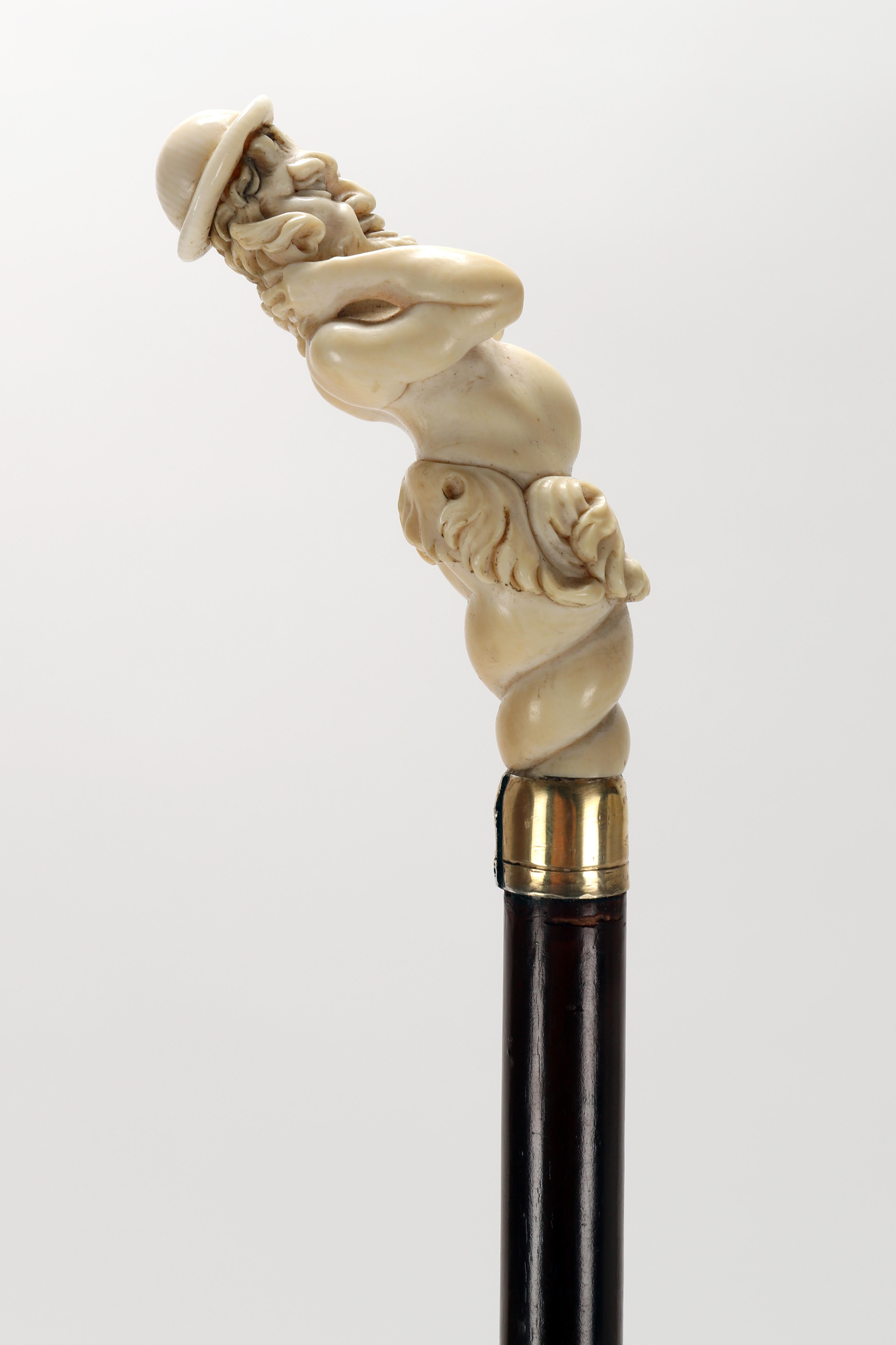 Bastone da passeggio in avorio di Dieppe raffigurante un Satiro, Francia, metà del XIX secolo. In condizioni buone in vendita a Milan, IT