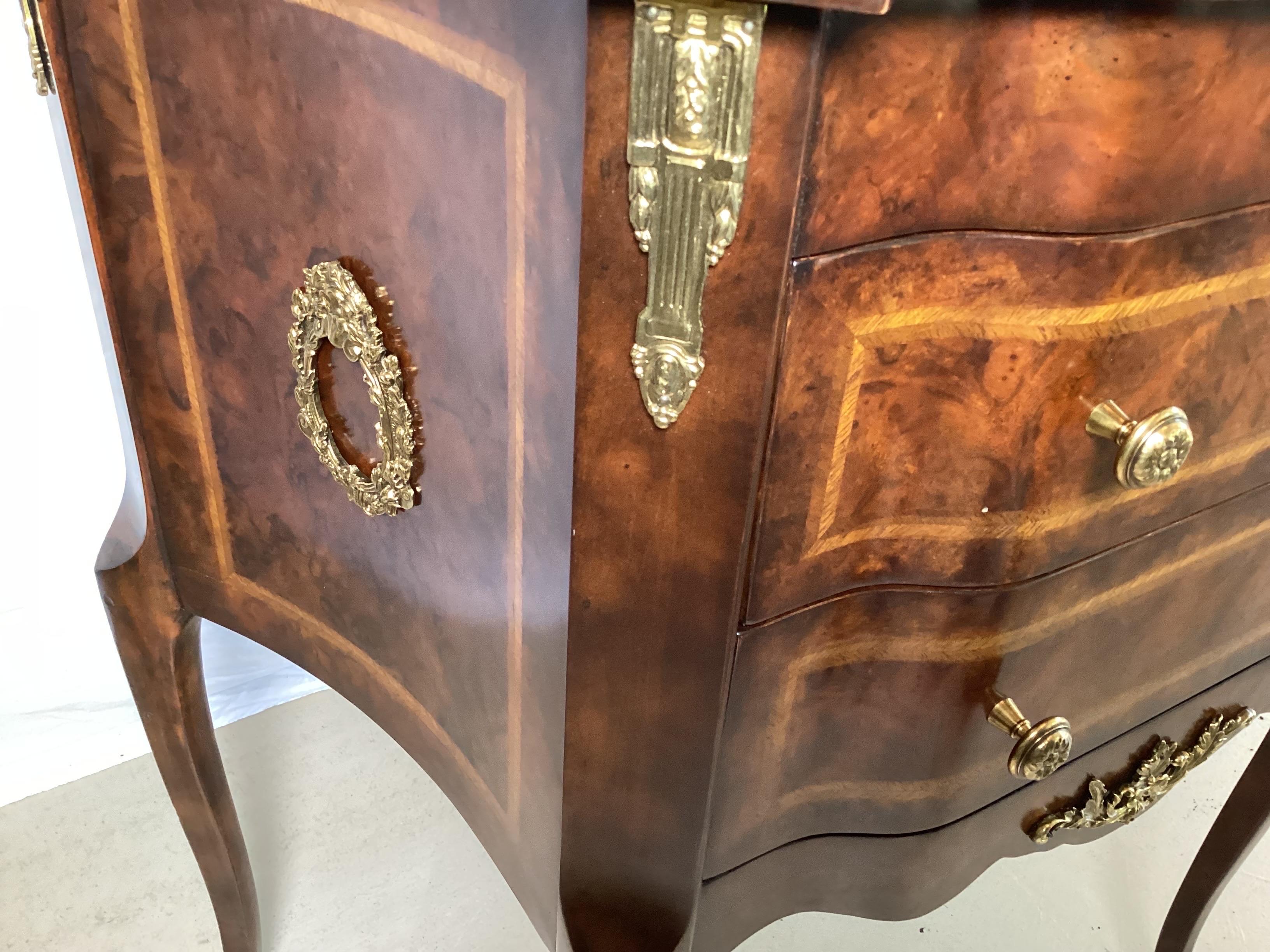 Diminutive Burl Walnut and Satinwood Two Drawer Commode by Maitland Smith In Excellent Condition In Lambertville, NJ