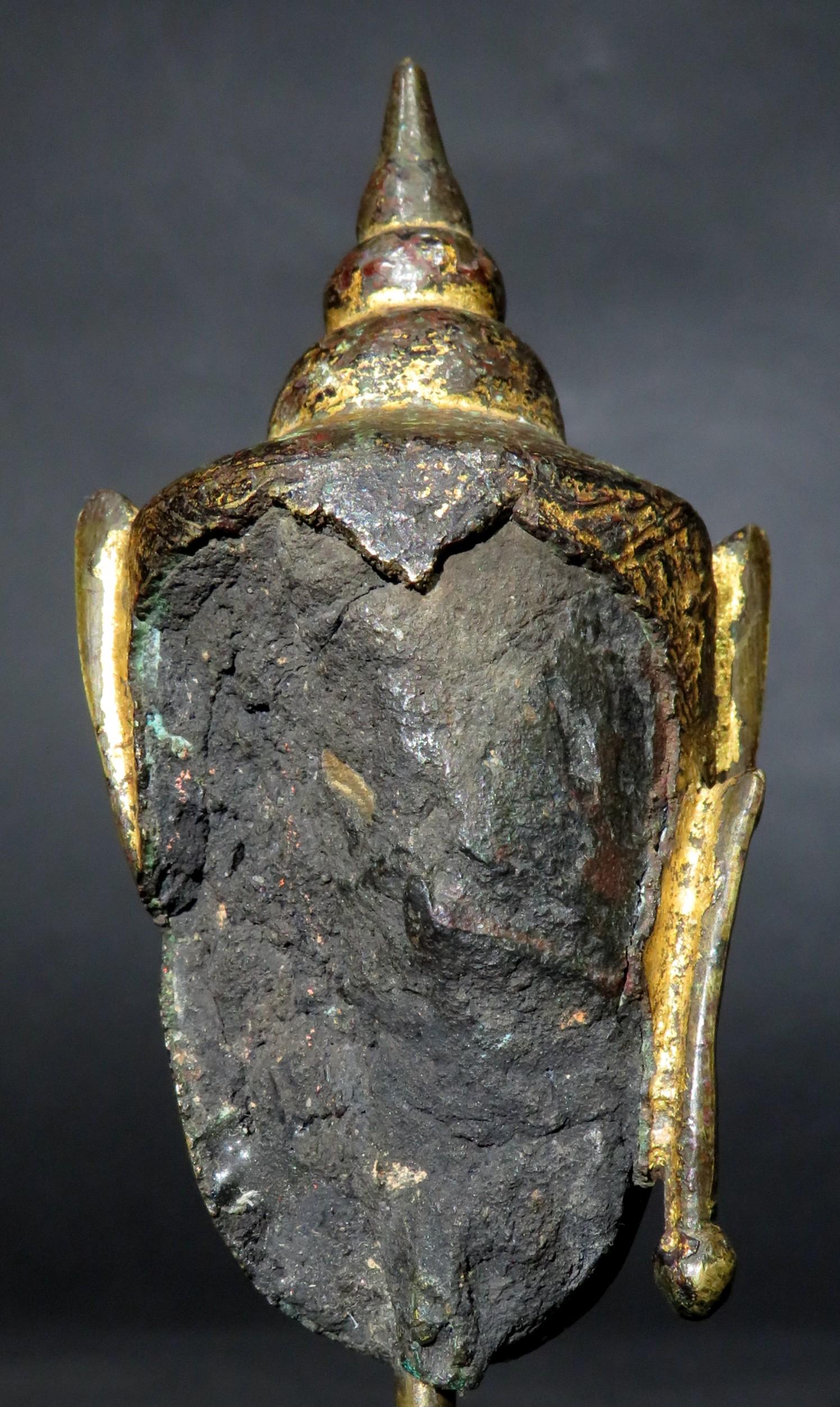 A Diminutive Gilt Copper Alloy Head of a Crowned Buddha, Ayutthaya Period In Good Condition For Sale In Ottawa, Ontario