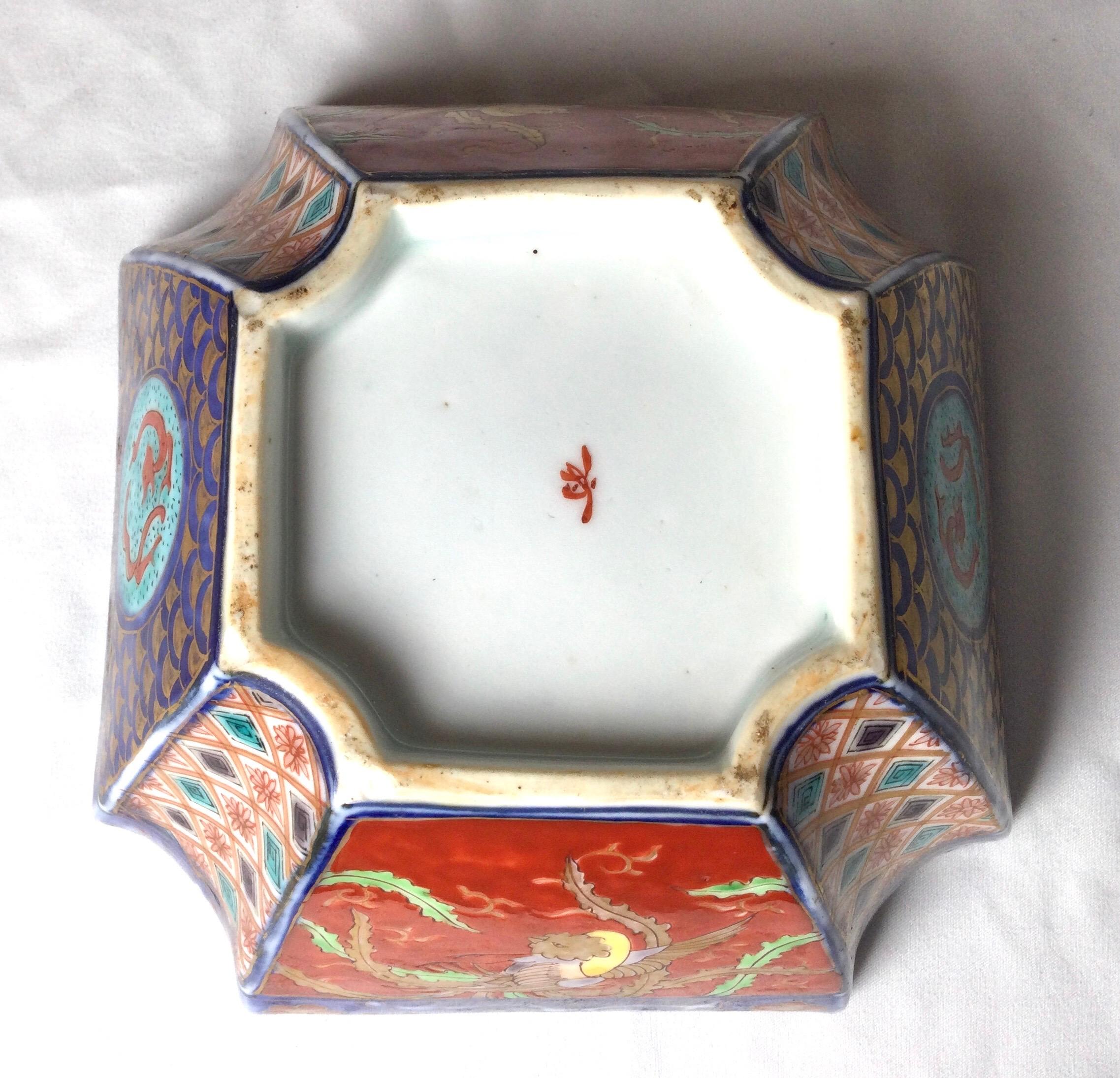 Diminutive Hand Painted Meiji Period Imari Bowl In Good Condition In Lambertville, NJ