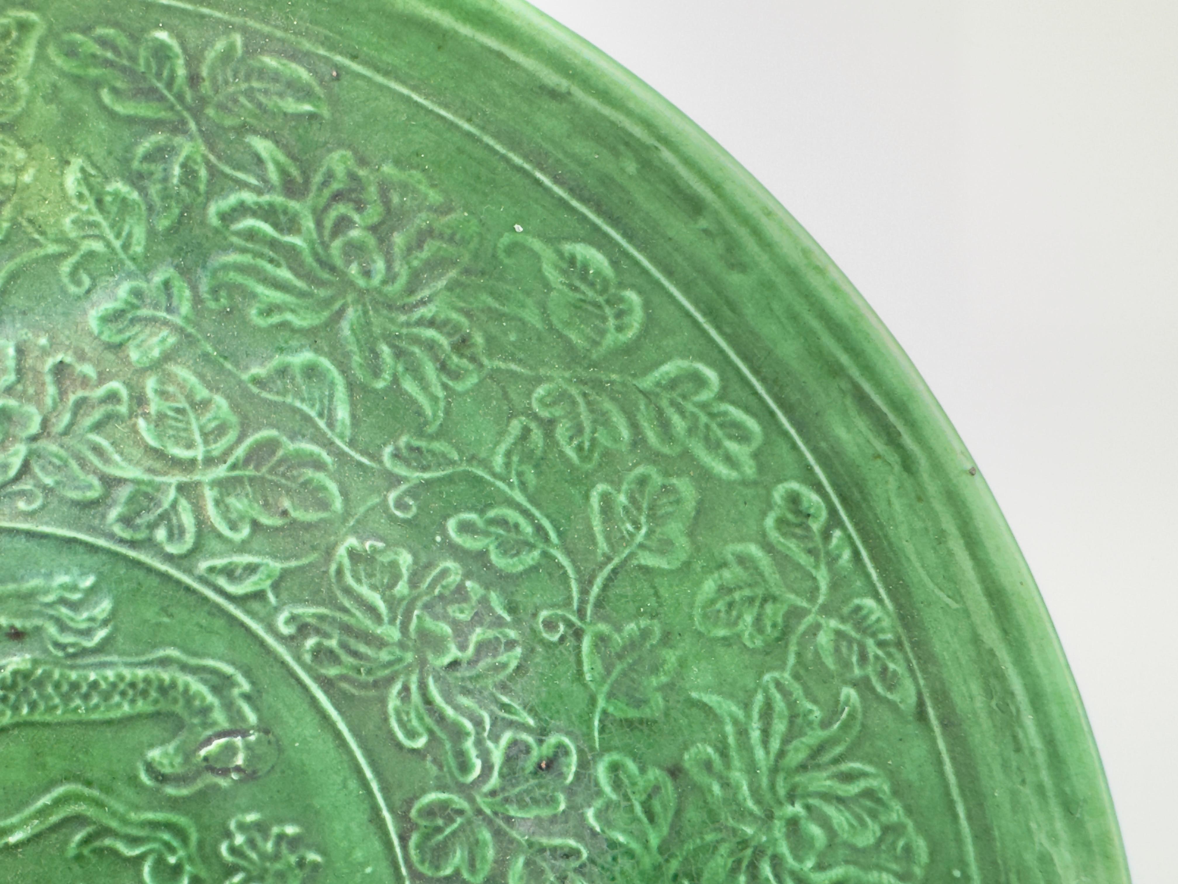 A Rare Dingyao Green-Glazed Dragon Dish, Northern Song Dynasty For Sale 4