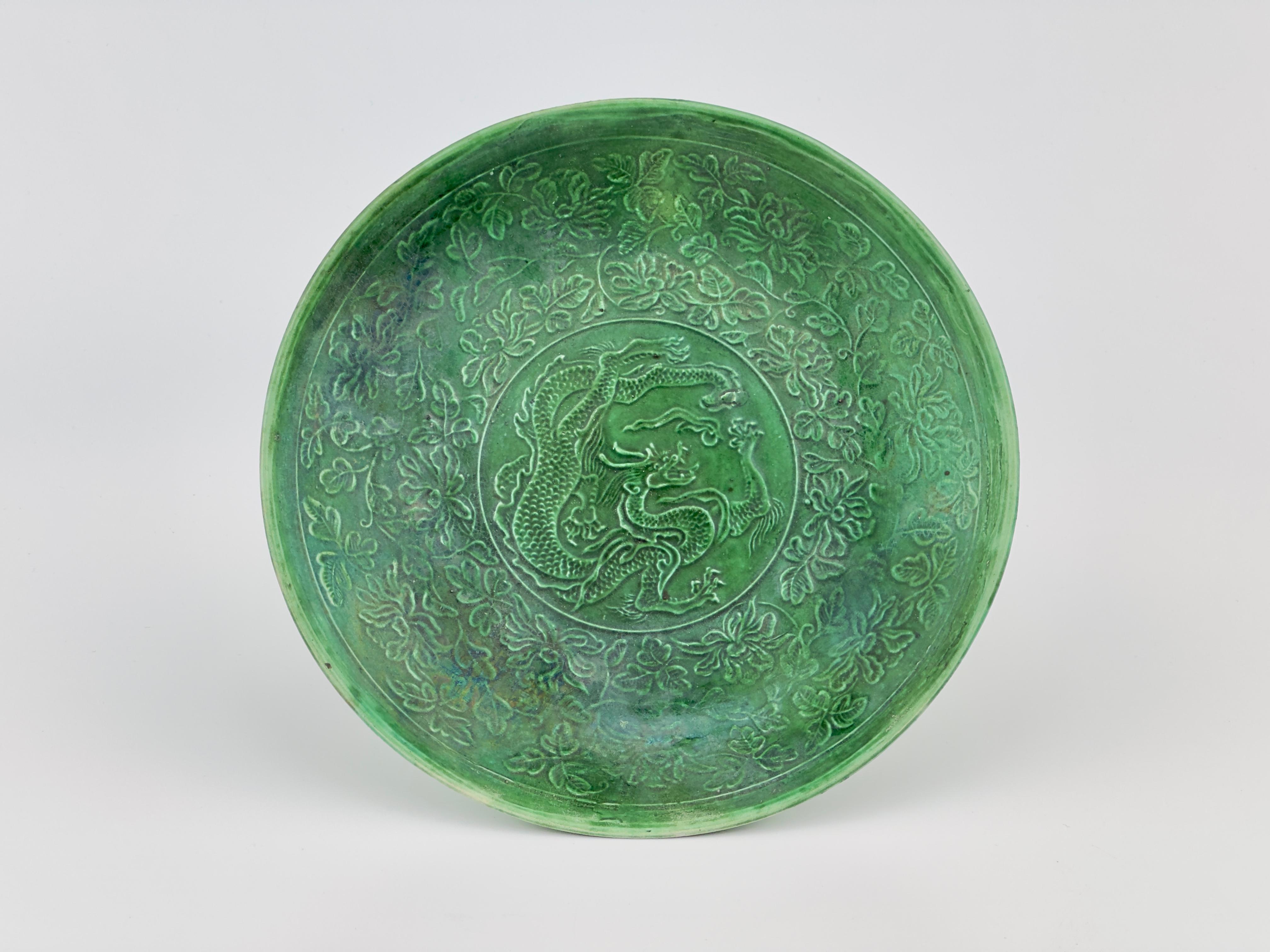 A Rare Dingyao Green-Glazed Dragon Dish, Liao-Song Dynasty For Sale 8
